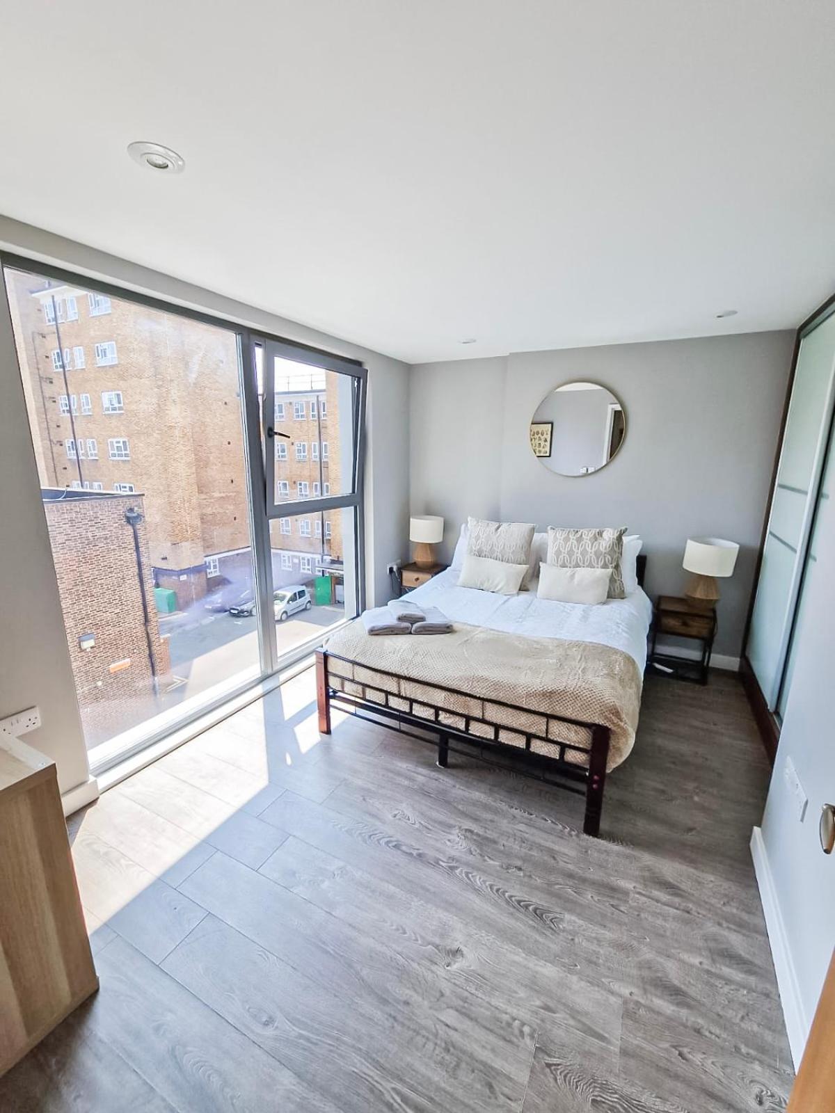 Contemporary Apartments with Private Balconies in Hoxton near Shoreditch, Old Street, Islington by NourNest Apartments