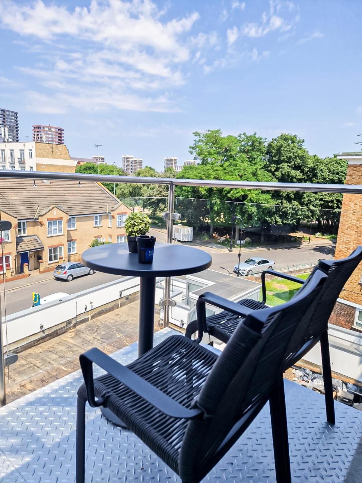 Contemporary Apartments with Private Balconies in Hoxton near Shoreditch, Old Street, Islington by NourNest Apartments