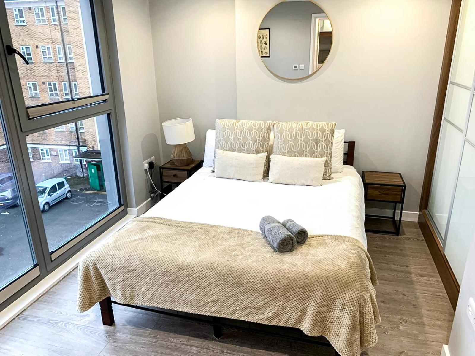 Contemporary Apartments with Private Balconies in Hoxton near Shoreditch, Old Street, Islington by NourNest Apartments