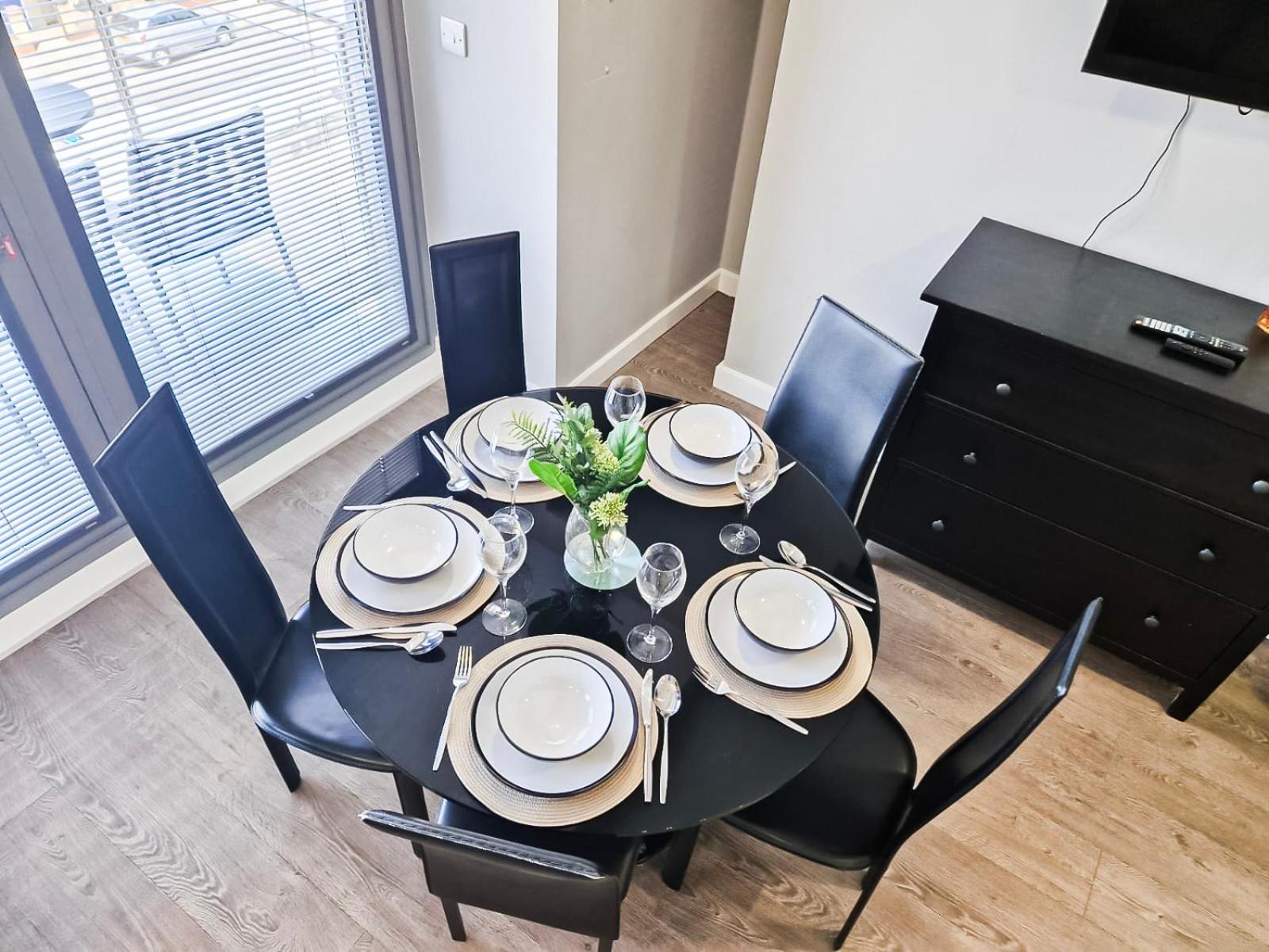 Contemporary Apartments with Private Balconies in Hoxton near Shoreditch, Old Street, Islington by NourNest Apartments