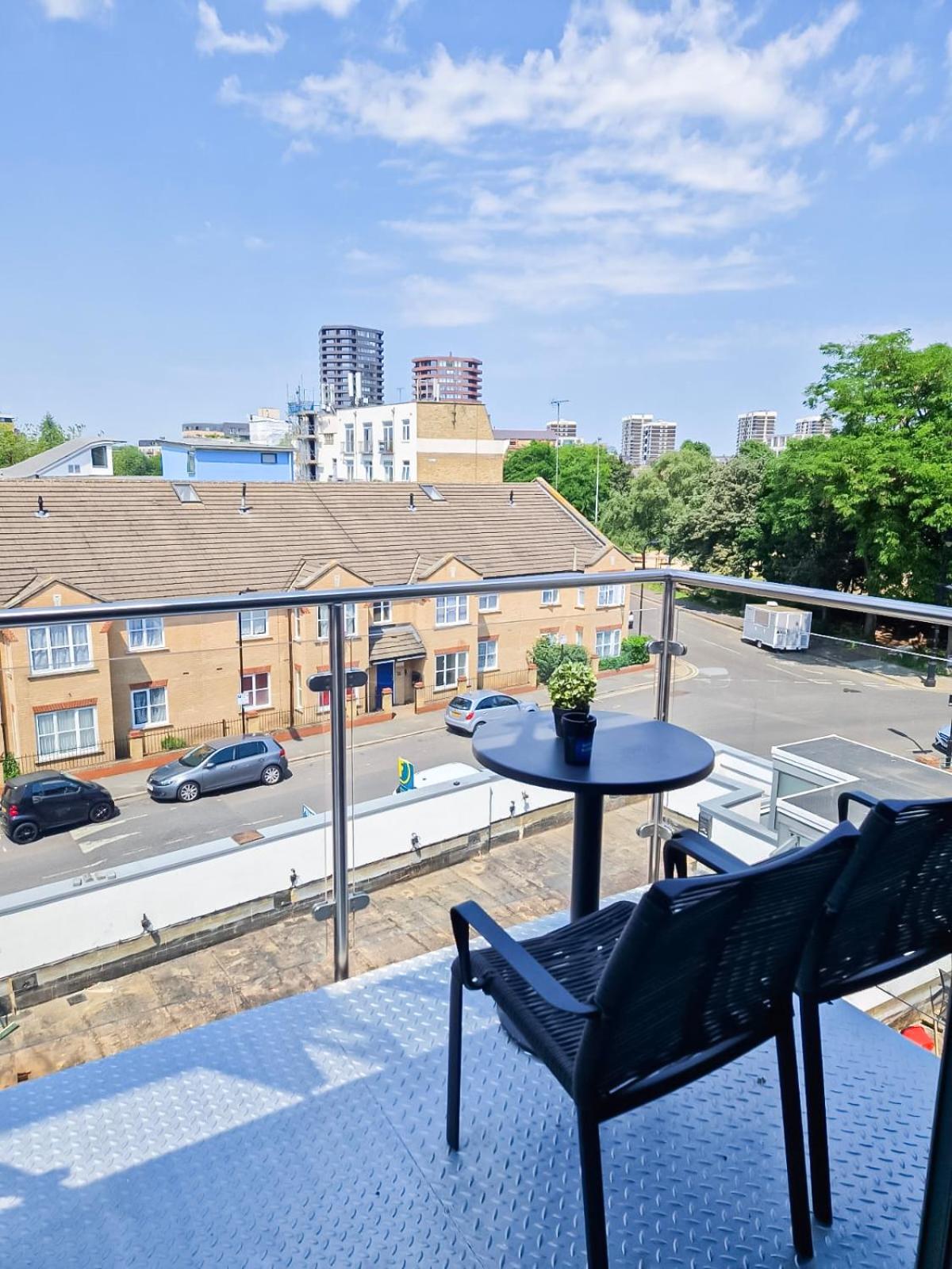 Contemporary Apartments with Private Balconies in Hoxton near Shoreditch, Old Street, Islington by NourNest Apartments