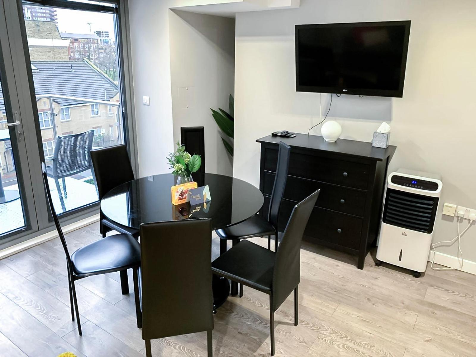 Contemporary Apartments with Private Balconies in Hoxton near Shoreditch, Old Street, Islington by NourNest Apartments