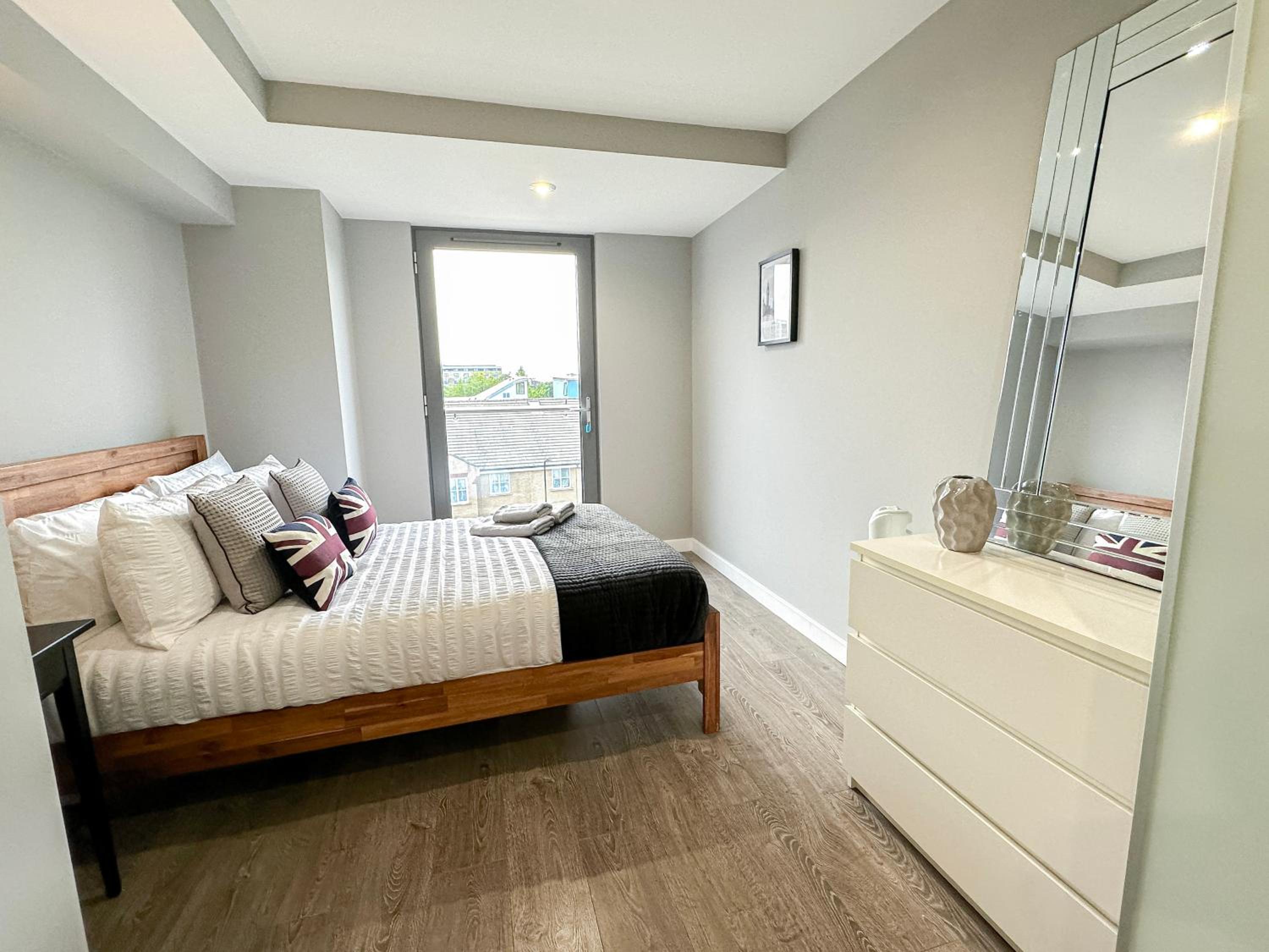 Contemporary Apartments with Private Balconies in Hoxton near Shoreditch, Old Street, Islington by NourNest Apartments