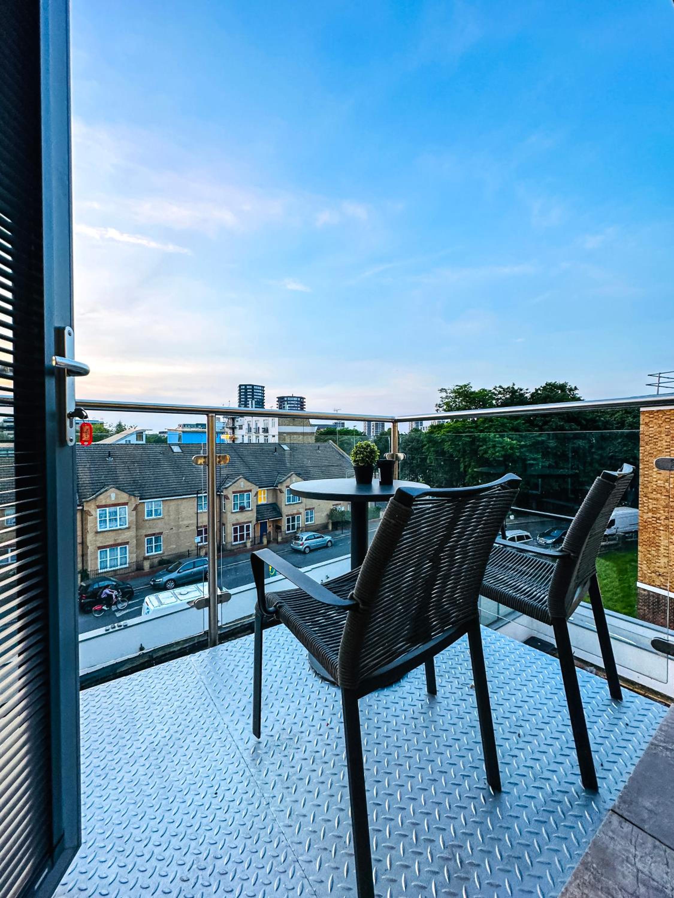 Contemporary Apartments with Private Balconies in Hoxton near Shoreditch, Old Street, Islington by NourNest Apartments
