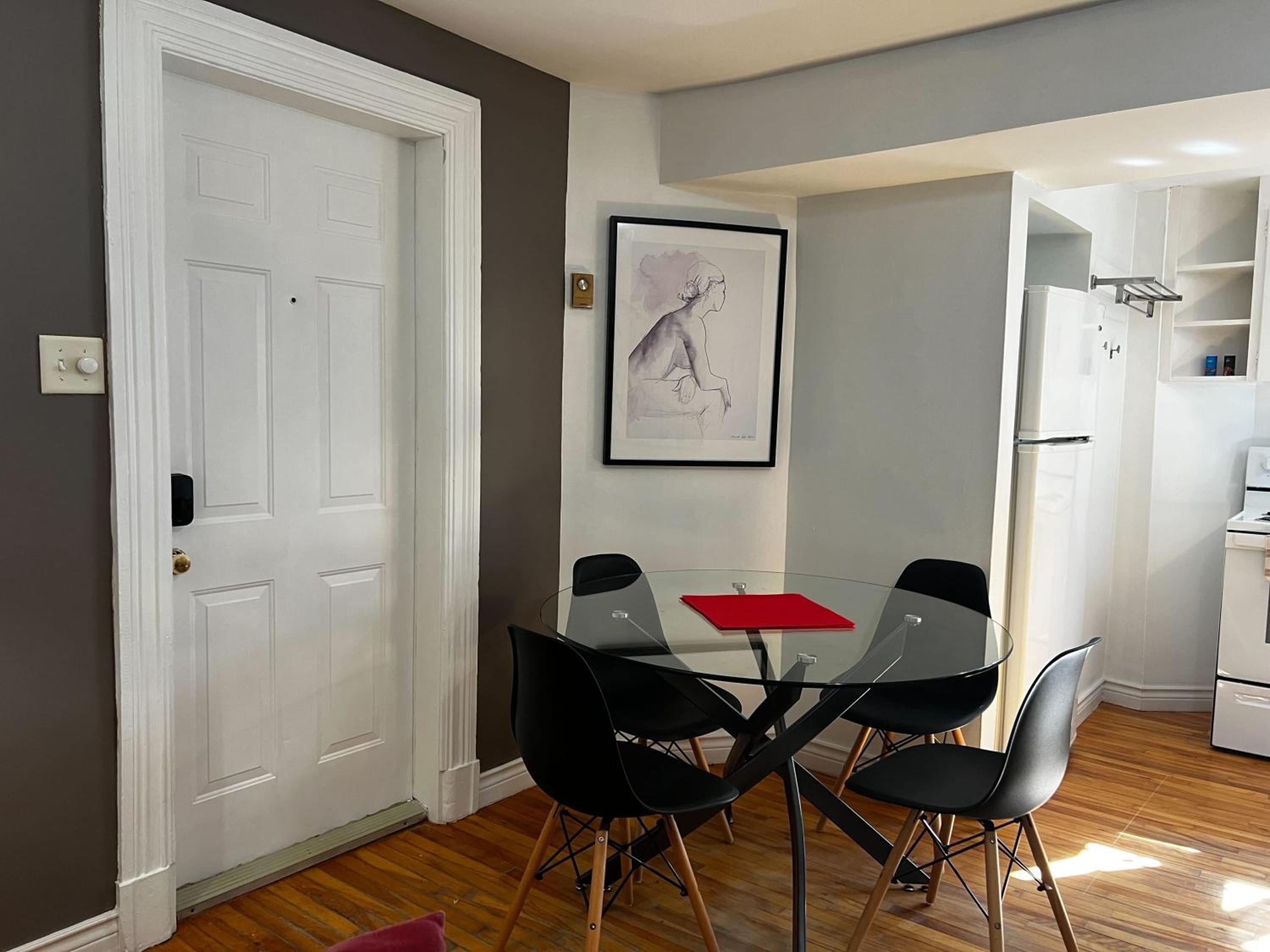 Inglis Heritage Cozy 2-Bedroom near Waterfront & Dining, Unit D