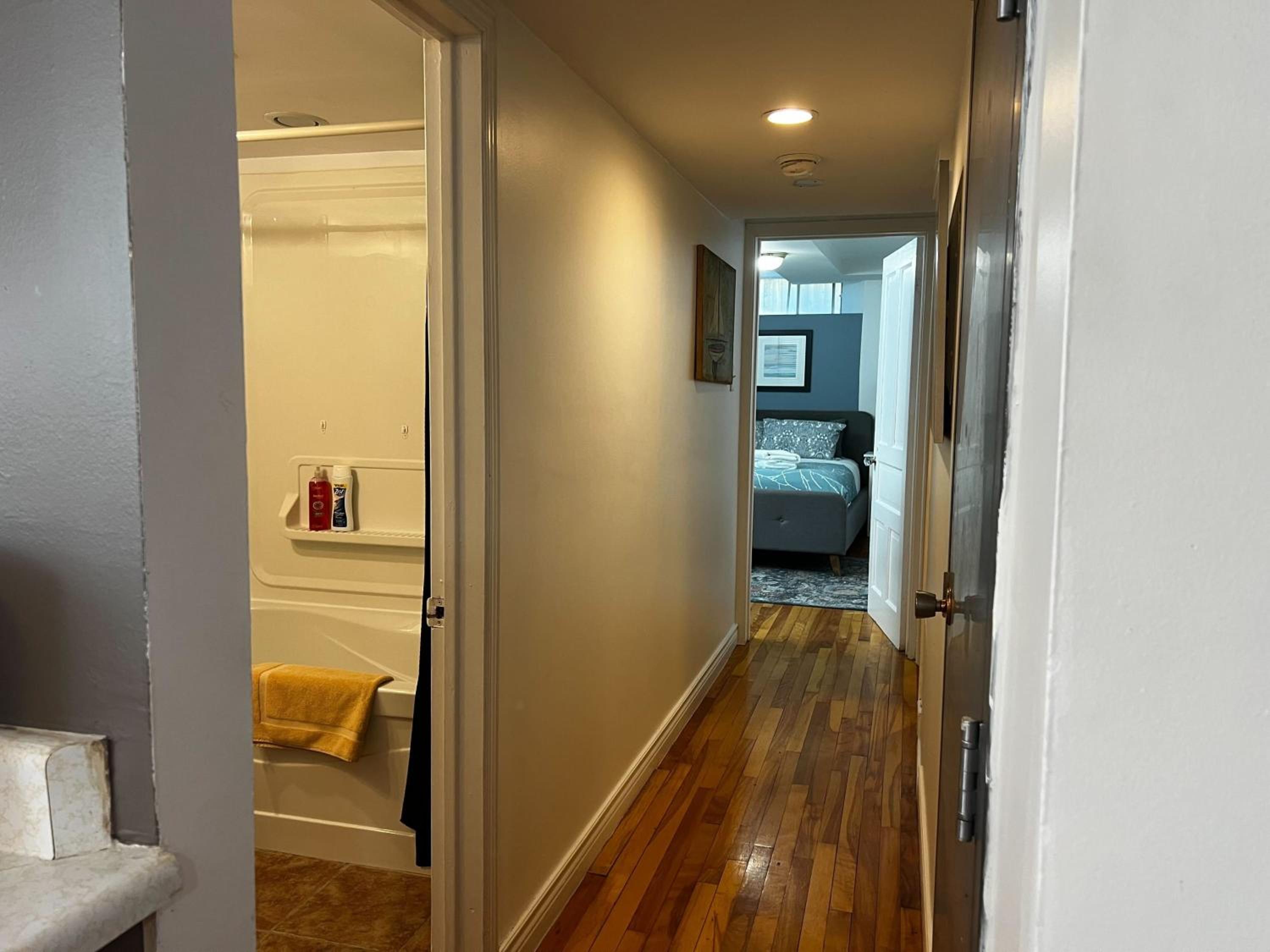 Inglis Heritage Cozy 2-Bedroom near Waterfront & Dining, Unit D