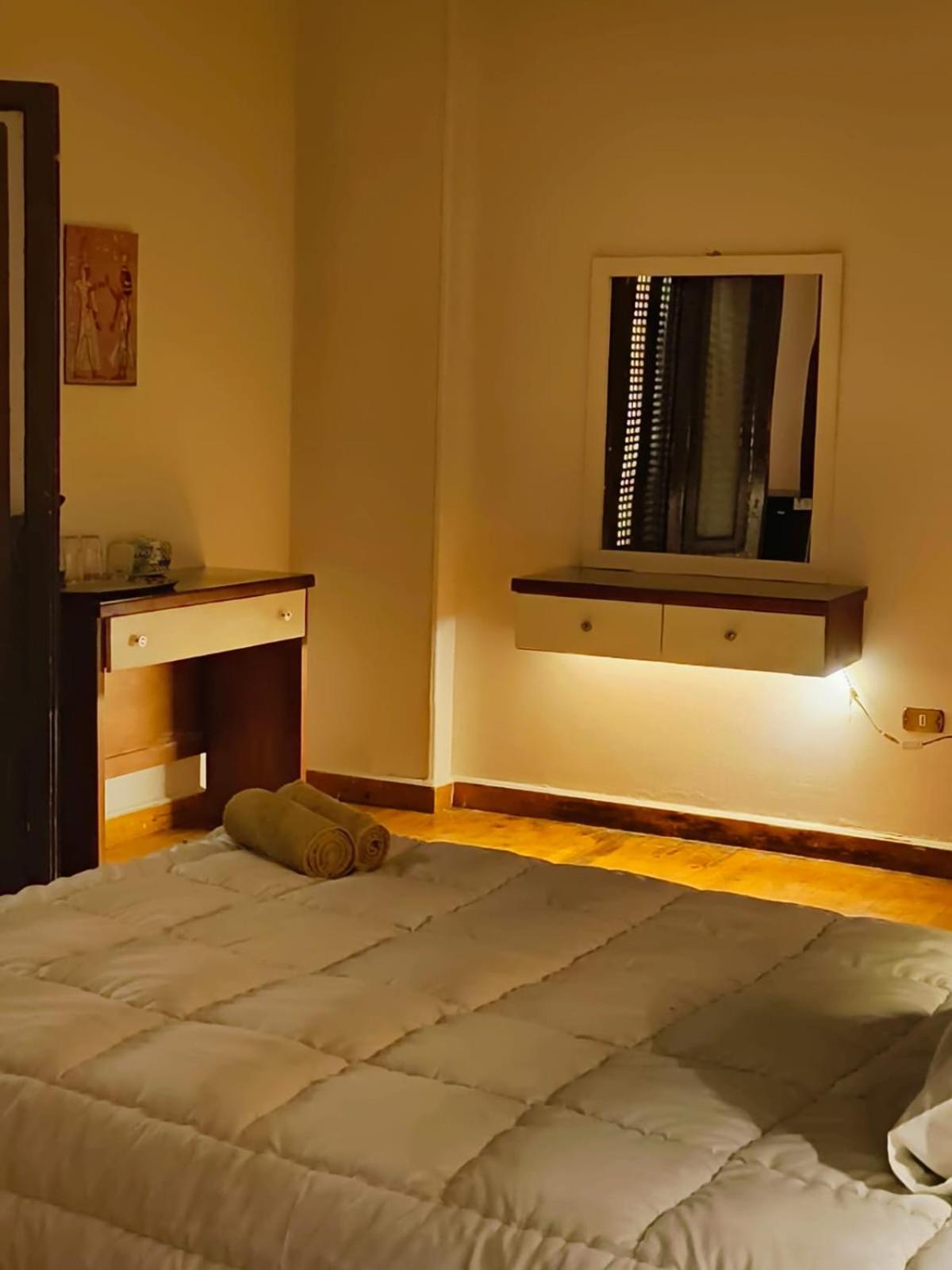 The pharaohs pyramids view apartment