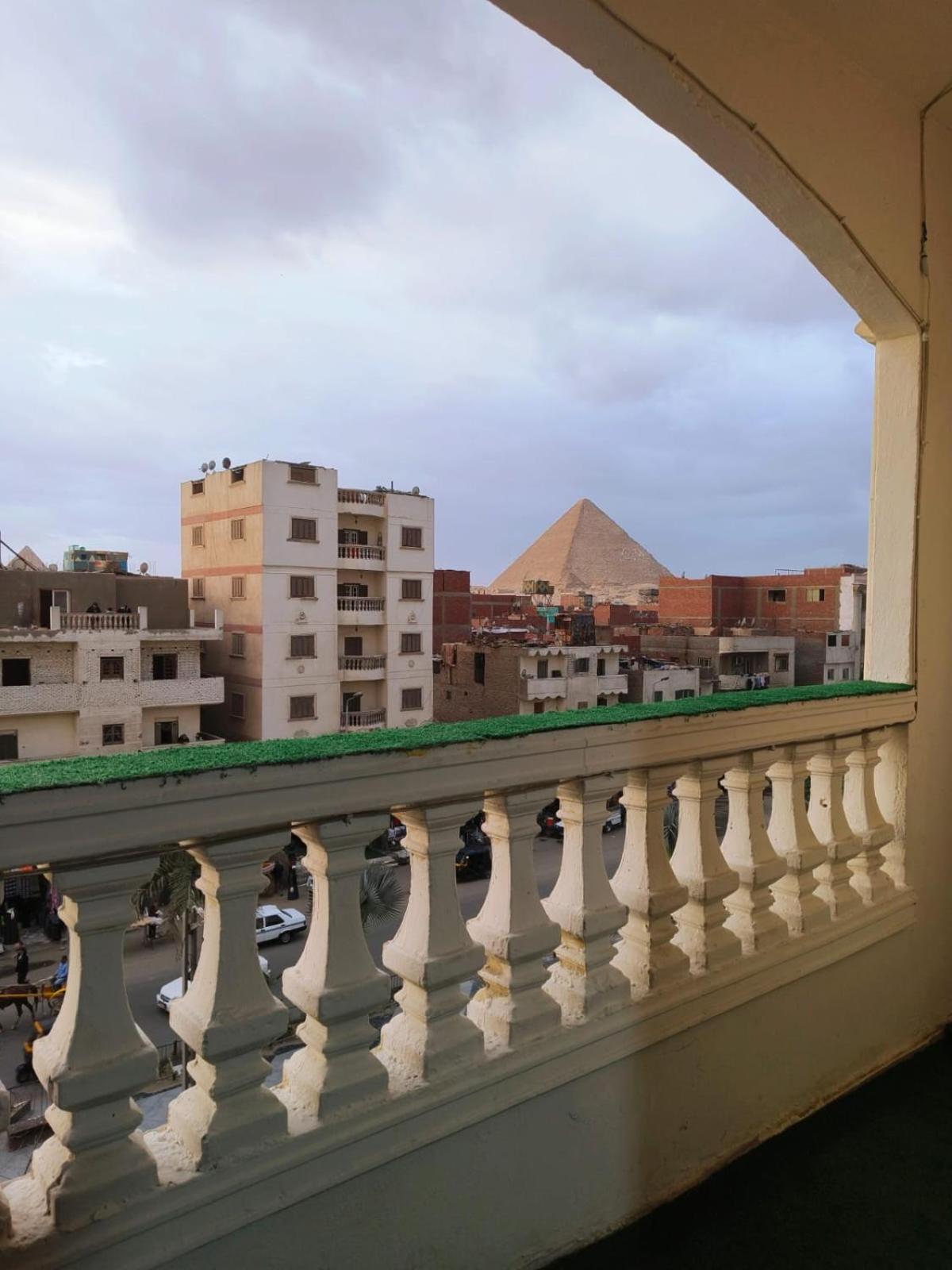 The pharaohs pyramids view apartment