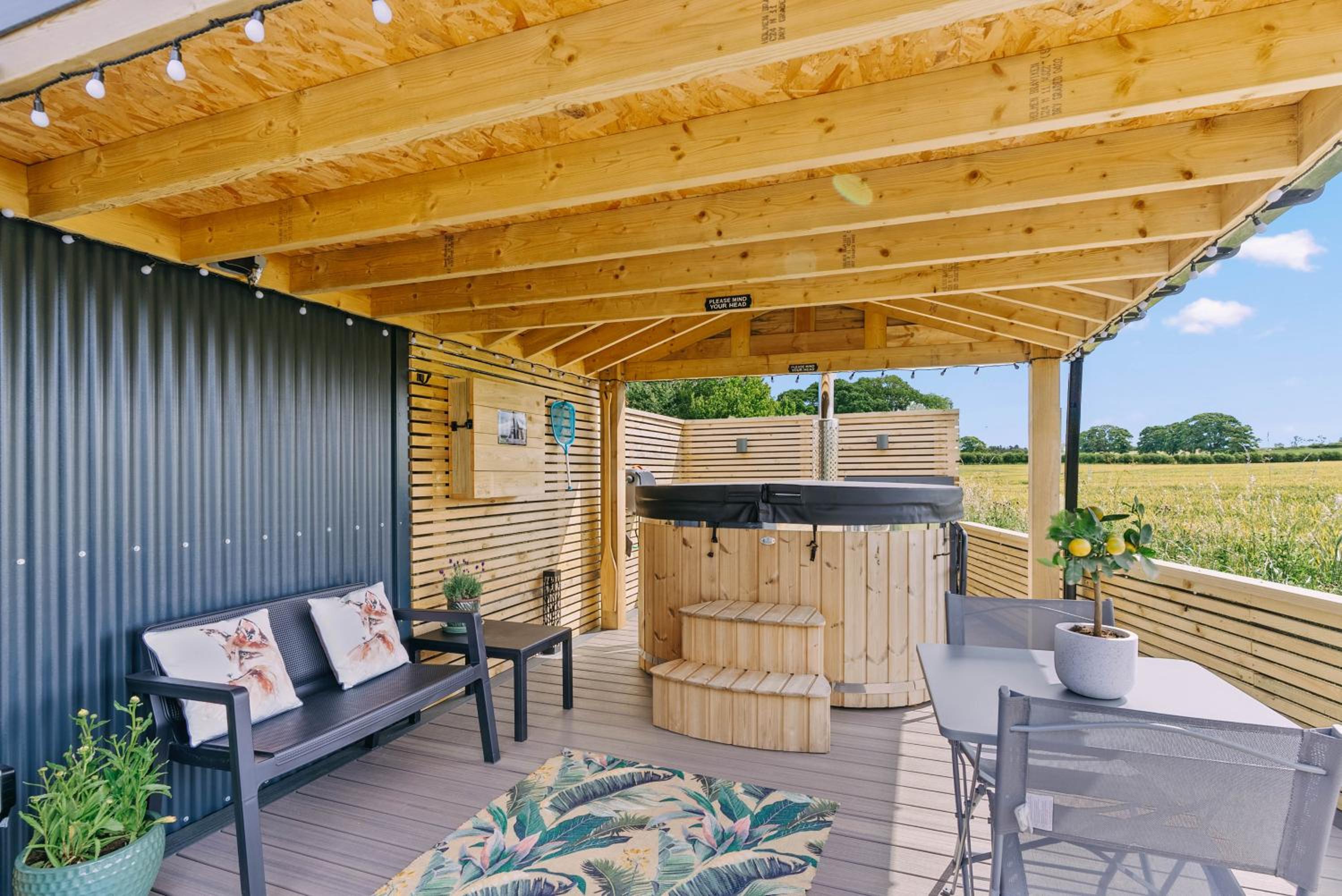 Hotel Luxury Cabin with Hot Tub, In Green Fields Ltd Ponteland, Northumberland - Image 1