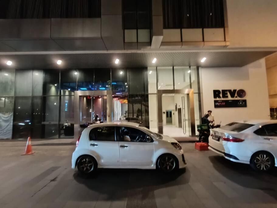 Revo - Pavilion Bkt Jalil at VVIP