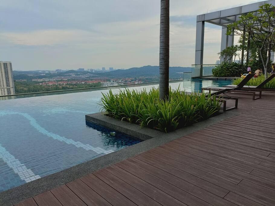 Revo - Pavilion Bkt Jalil at VVIP