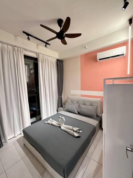 URBAN Suites Modern Pinky 6pax 3queen 3Bedroom 2Bathroom 2Carpark with Infinity Pool photo 3