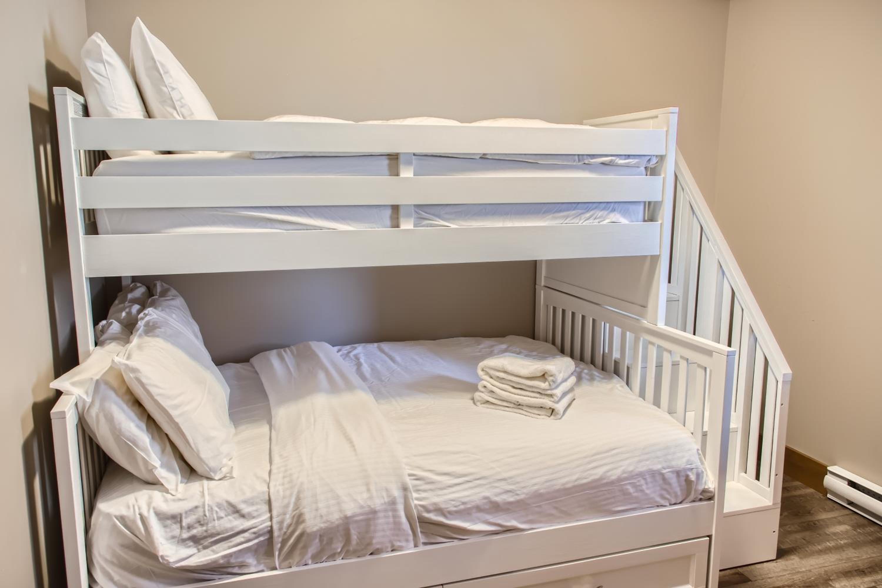 Stonegate Resort Unit B208