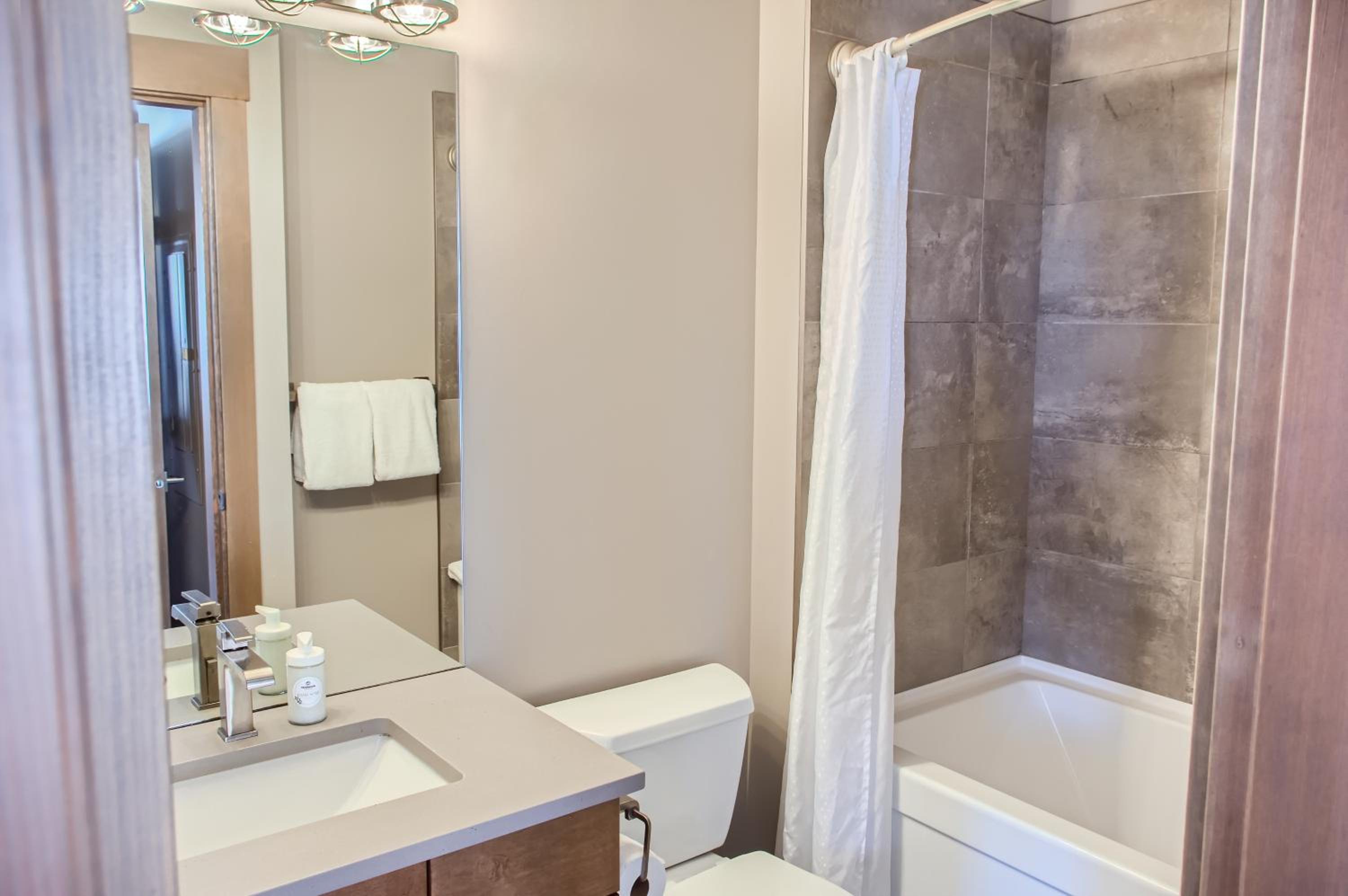 Stonegate Resort Unit B208