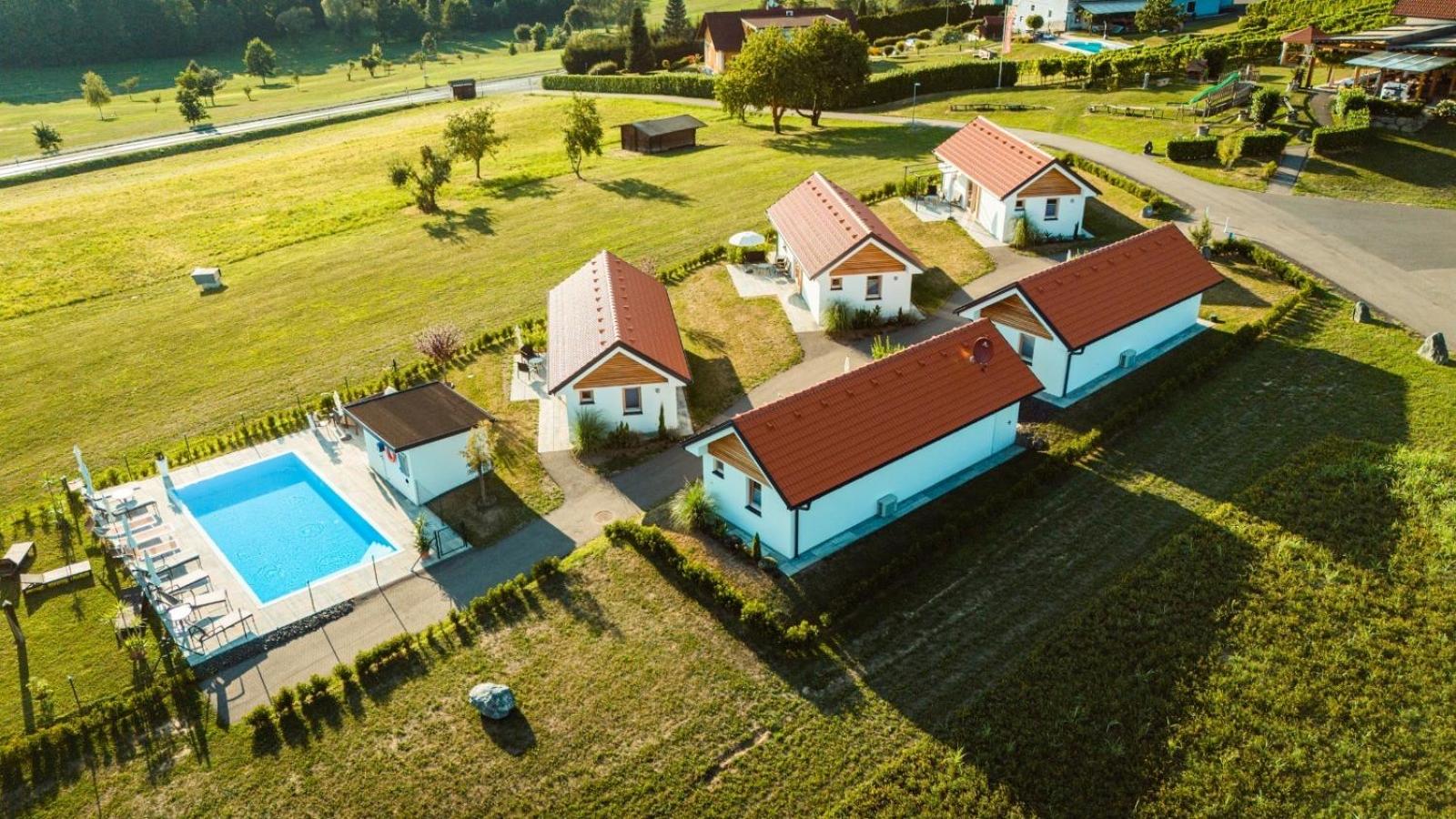 Gusto Lodges
