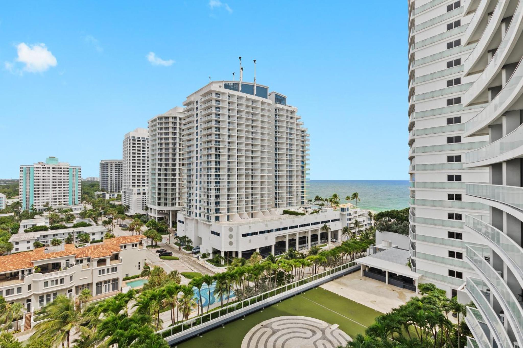 Hotel 2 BR Luxury Beach Apartment with Resort Amenities - Image 1