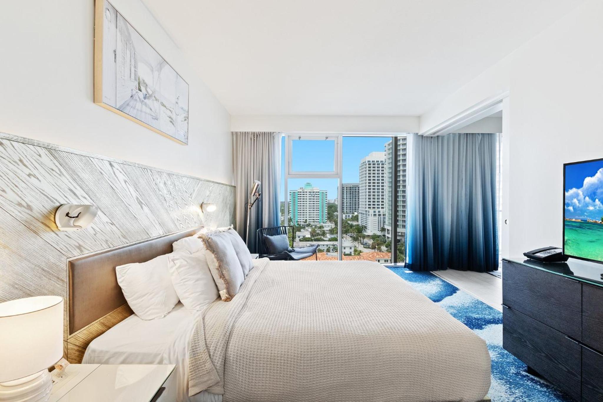 2 BR Luxury Beach Apartment with Resort Amenities view 4