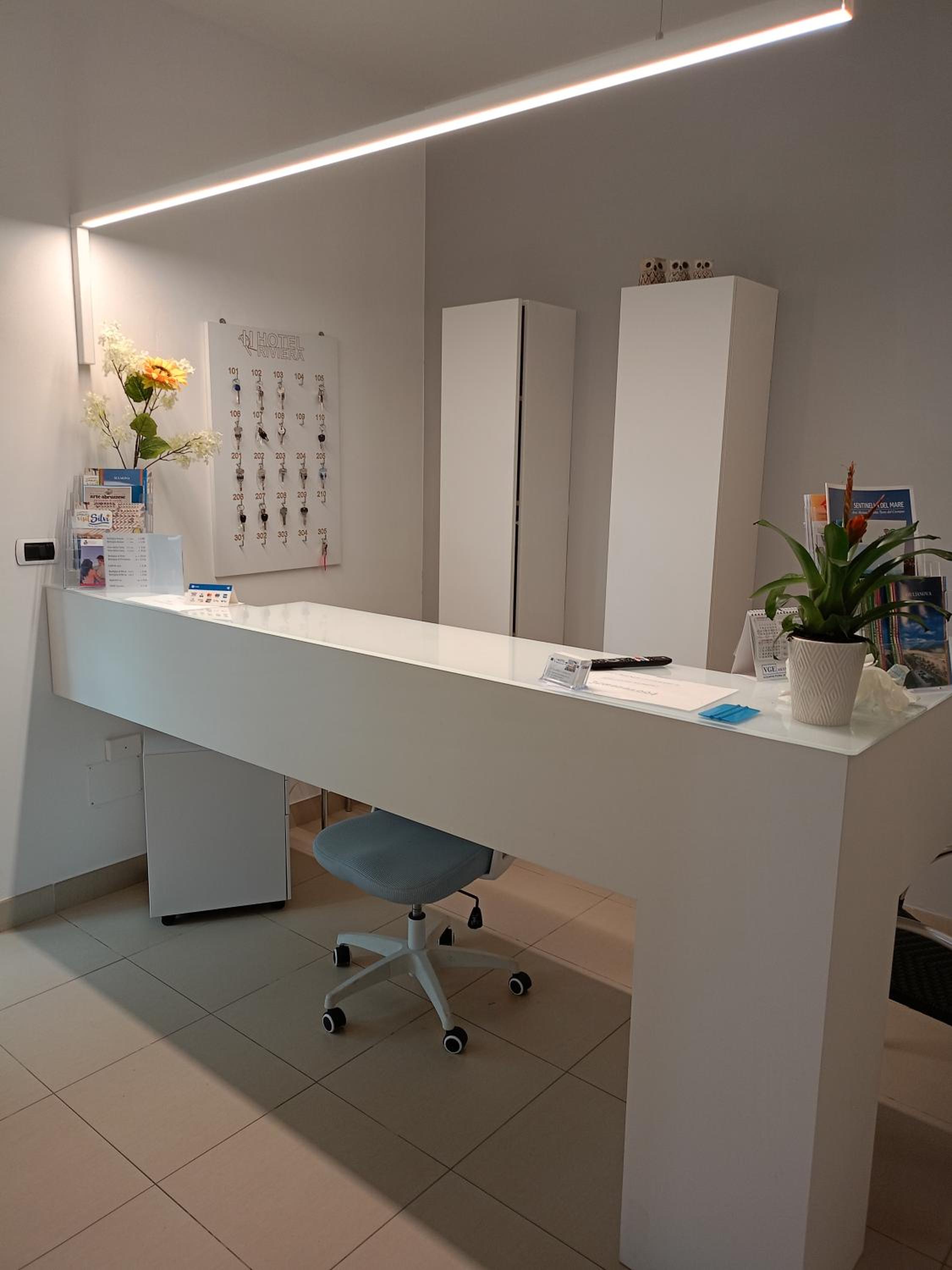 Hotel Riviera - Image 1