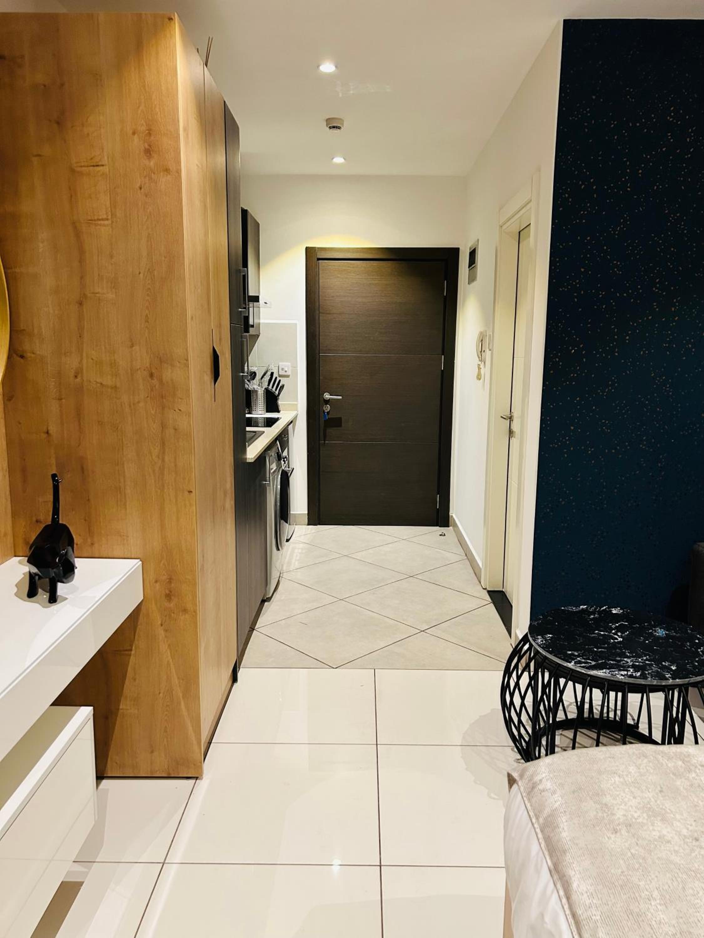 Cozy Abode by Embassy Gardens