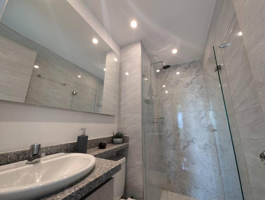 Apartamento con 3 habitaciones y Vista al Mar