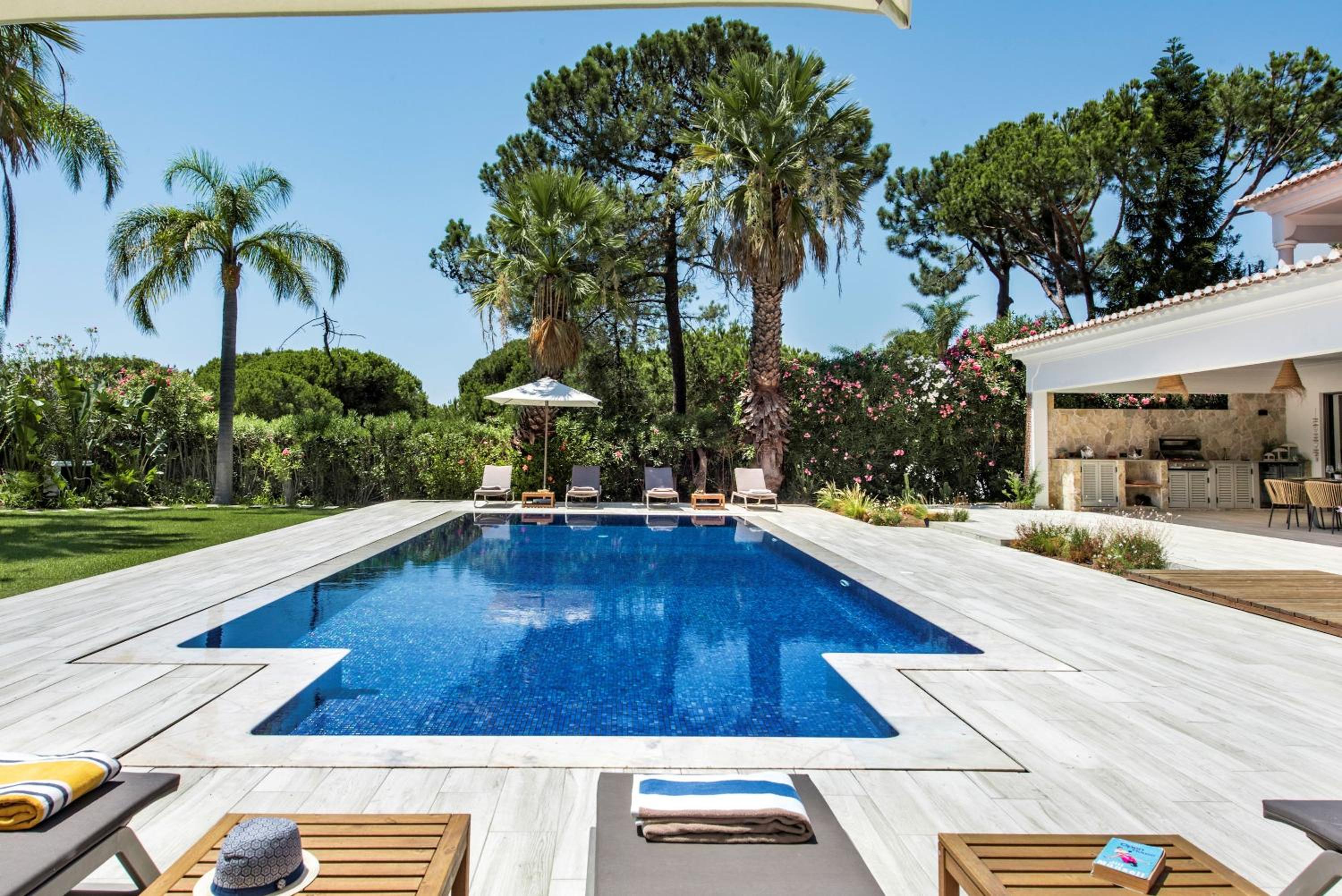 Almancil Vacations - Dazzling Almancil Villa  Villa Magorian  4 Bedrooms  Spacious Furnished Sun Terrace  Private Outdoor Pool  BBQ Facilities  Shaded Outdoor Dining Area  Private Garden  Quinta Do Lago - Property Image 2