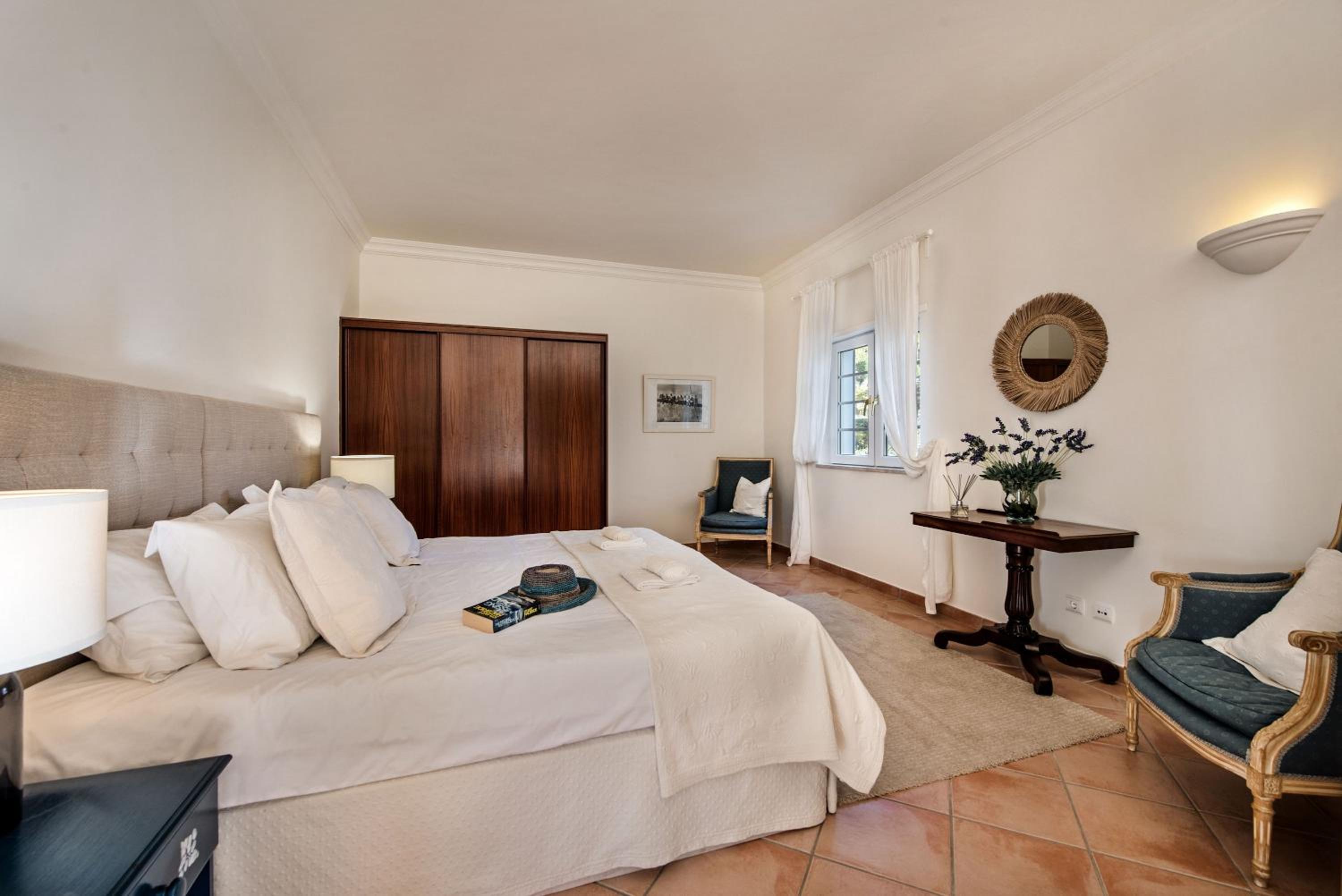 Almancil Vacations - Dazzling Almancil Villa  Villa Magorian  4 Bedrooms  Spacious Furnished Sun Terrace  Private Outdoor Pool  BBQ Facilities  Shaded Outdoor Dining Area  Private Garden  Quinta Do Lago - Property Image 7