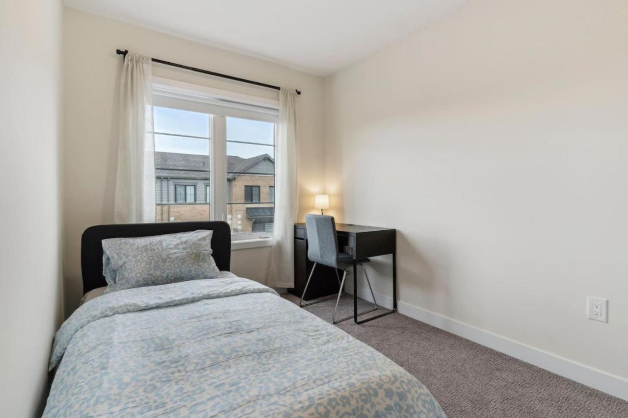 A Brand New 4BR Townhouse in Thorold Retreat