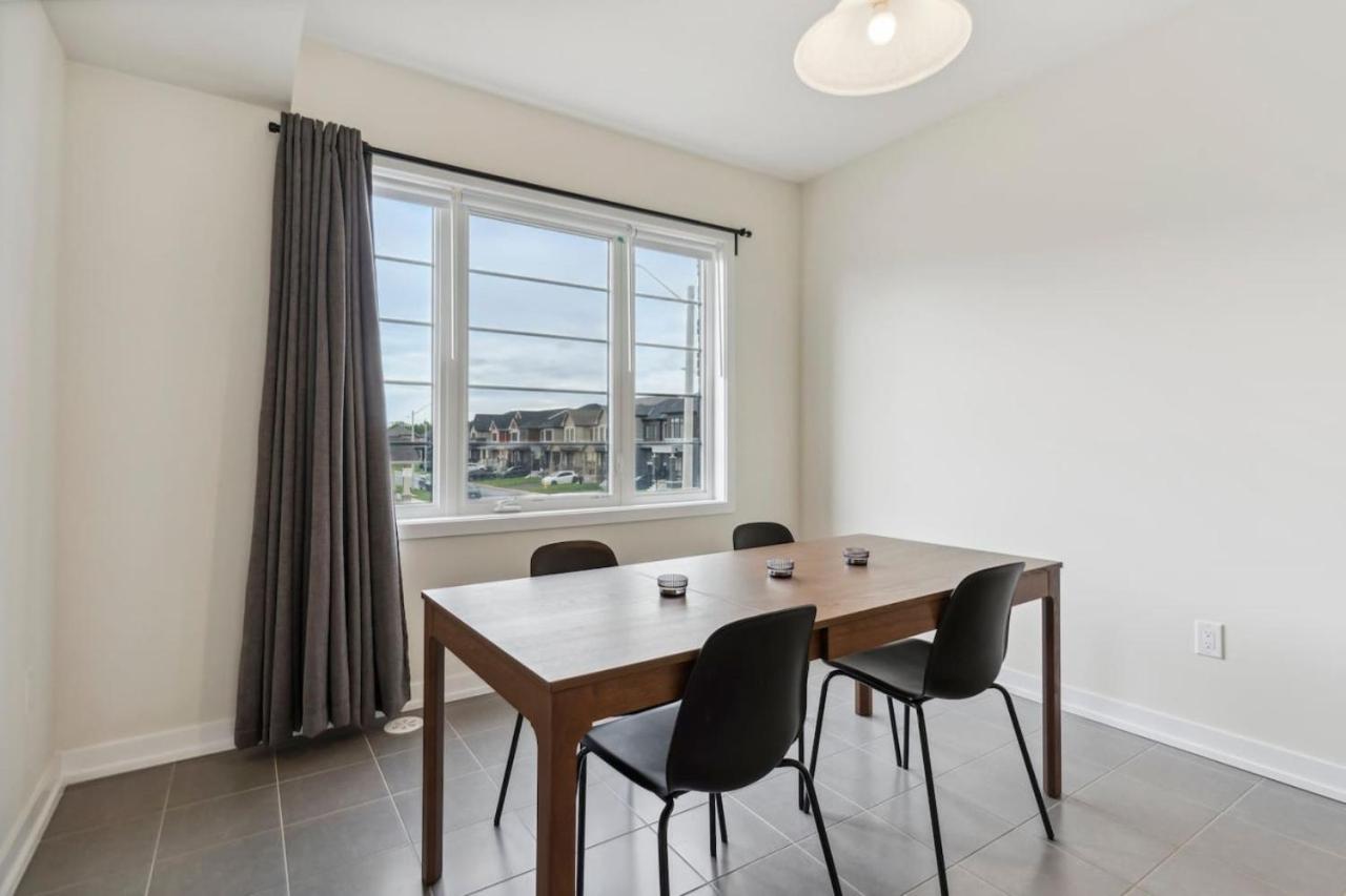 A Brand New 4BR Townhouse in Thorold Retreat