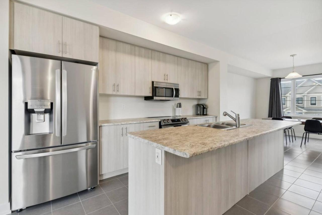 A Brand New 4BR Townhouse in Thorold Retreat