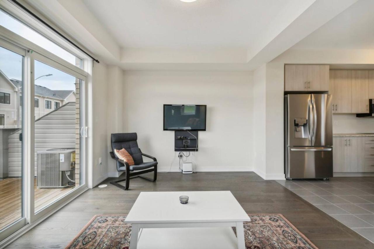 A Brand New 4BR Townhouse in Thorold Retreat