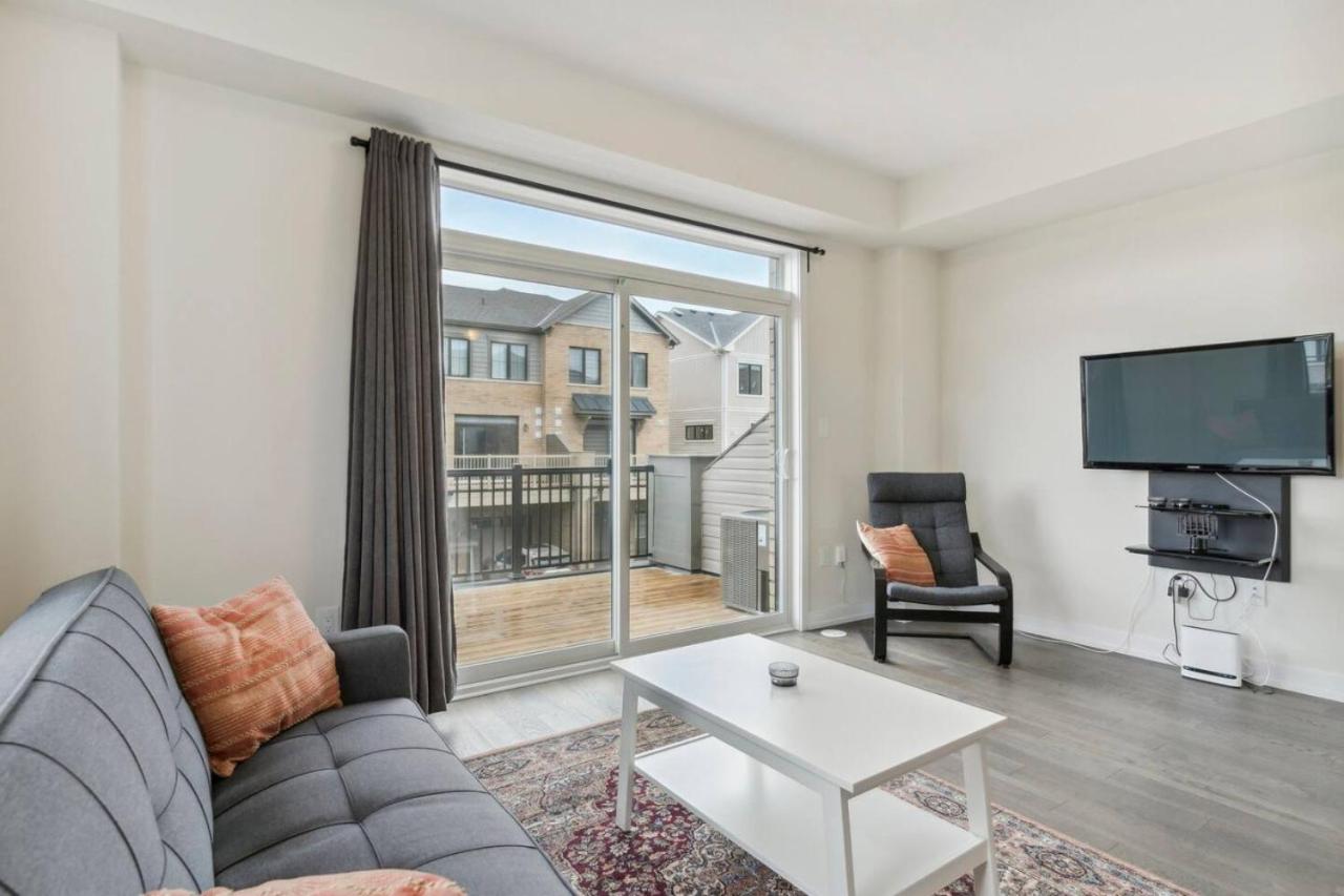 A Brand New 4BR Townhouse in Thorold Retreat