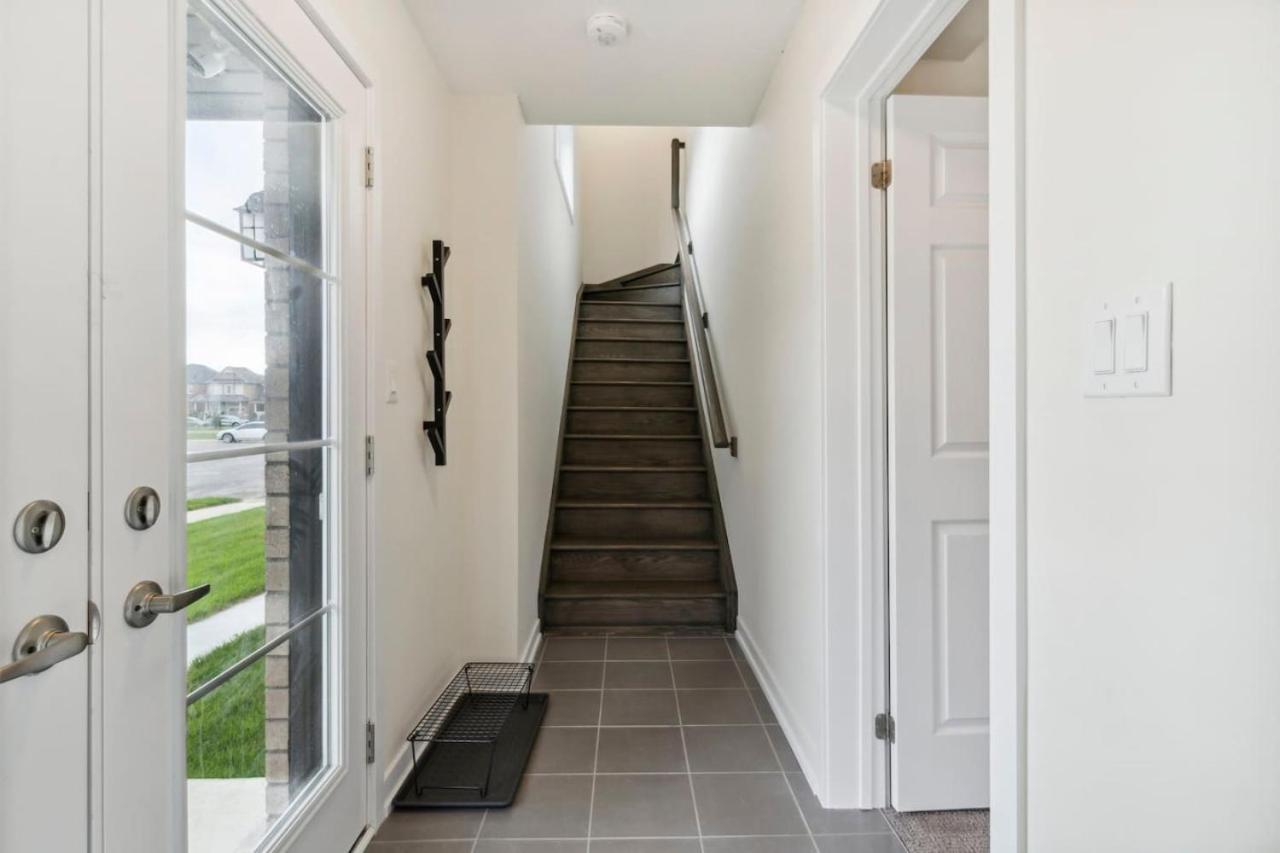 A Brand New 4BR Townhouse in Thorold Retreat