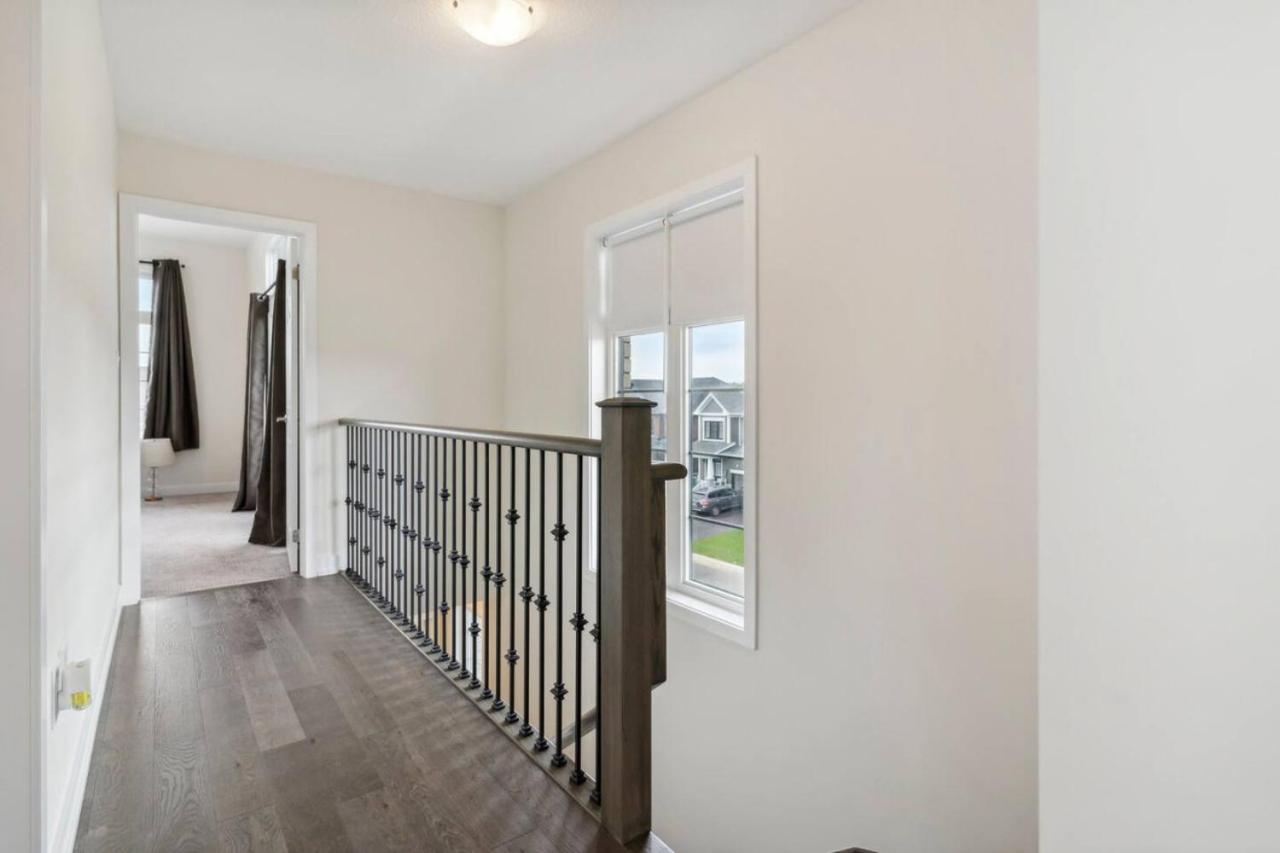 A Brand New 4BR Townhouse in Thorold Retreat