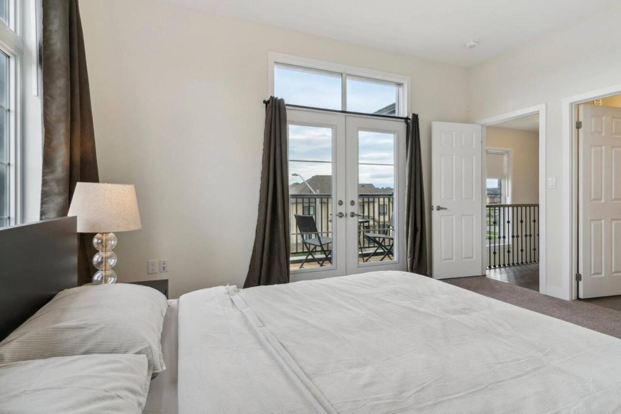 A Brand New 4BR Townhouse in Thorold Retreat