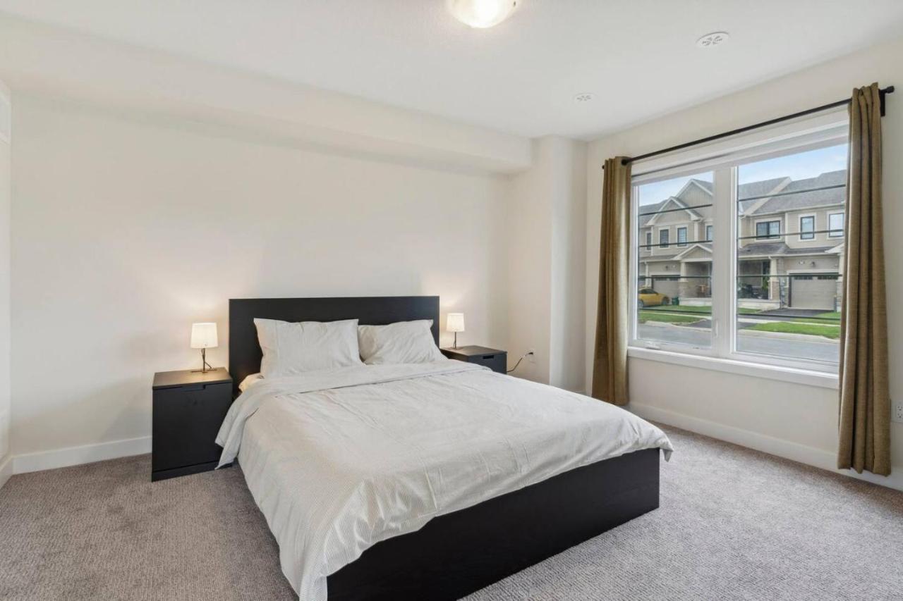 A Brand New 4BR Townhouse in Thorold Retreat