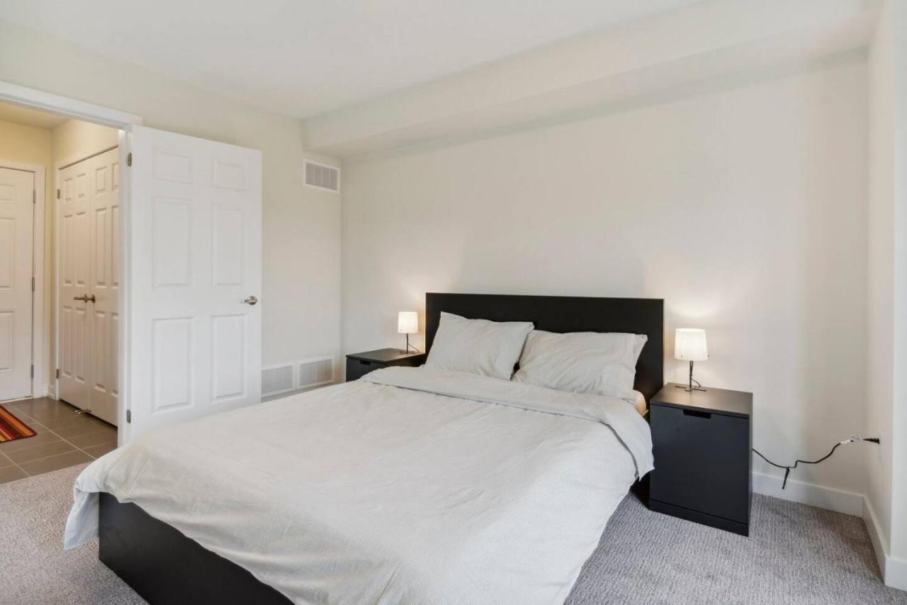 A Brand New 4BR Townhouse in Thorold Retreat