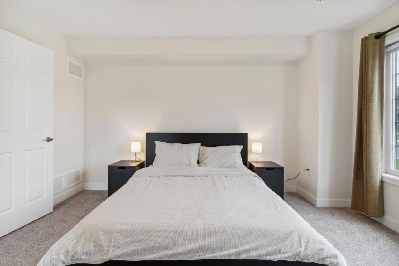 A Brand New 4BR Townhouse in Thorold Retreat