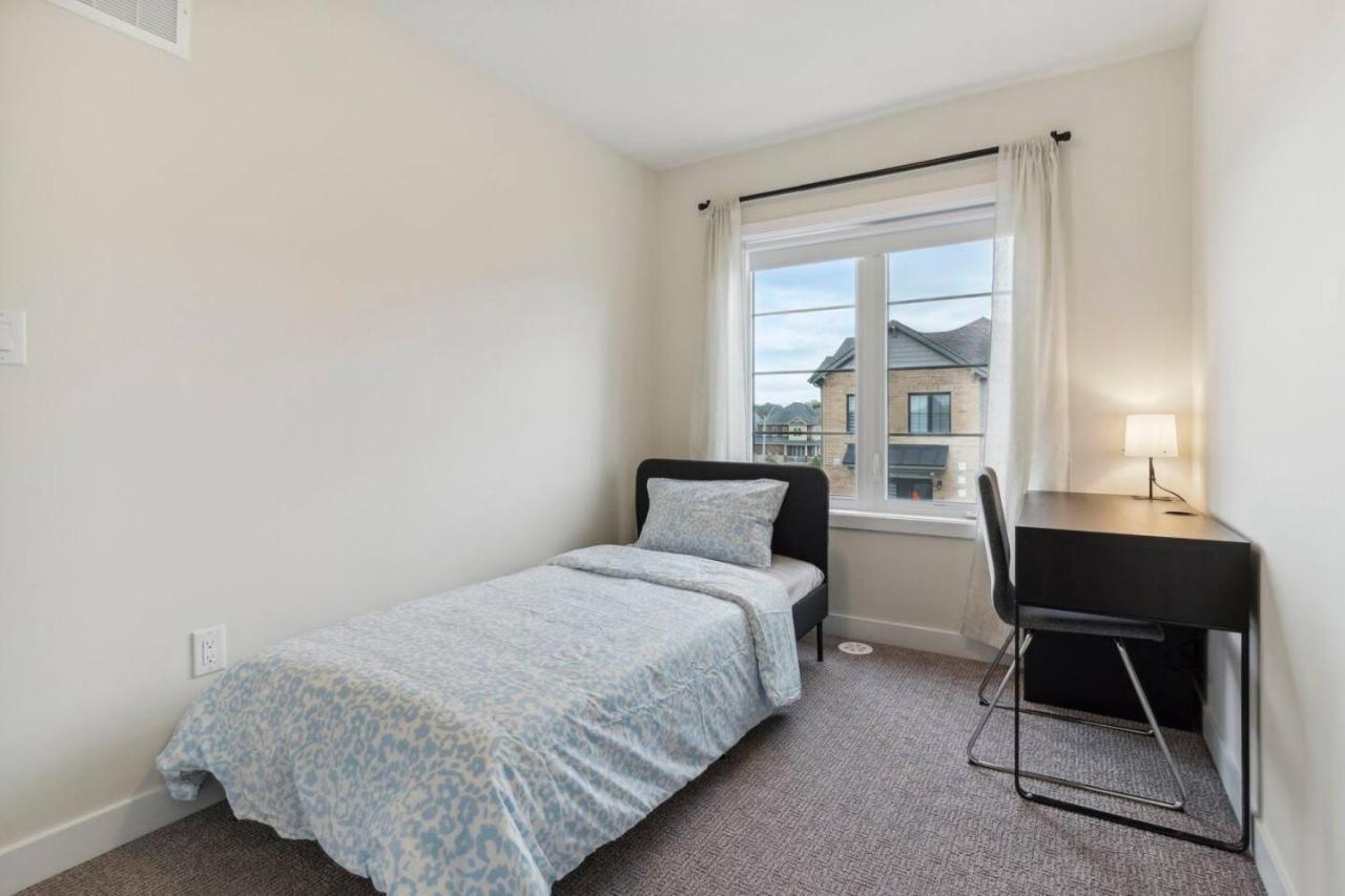 A Brand New 4BR Townhouse in Thorold Retreat
