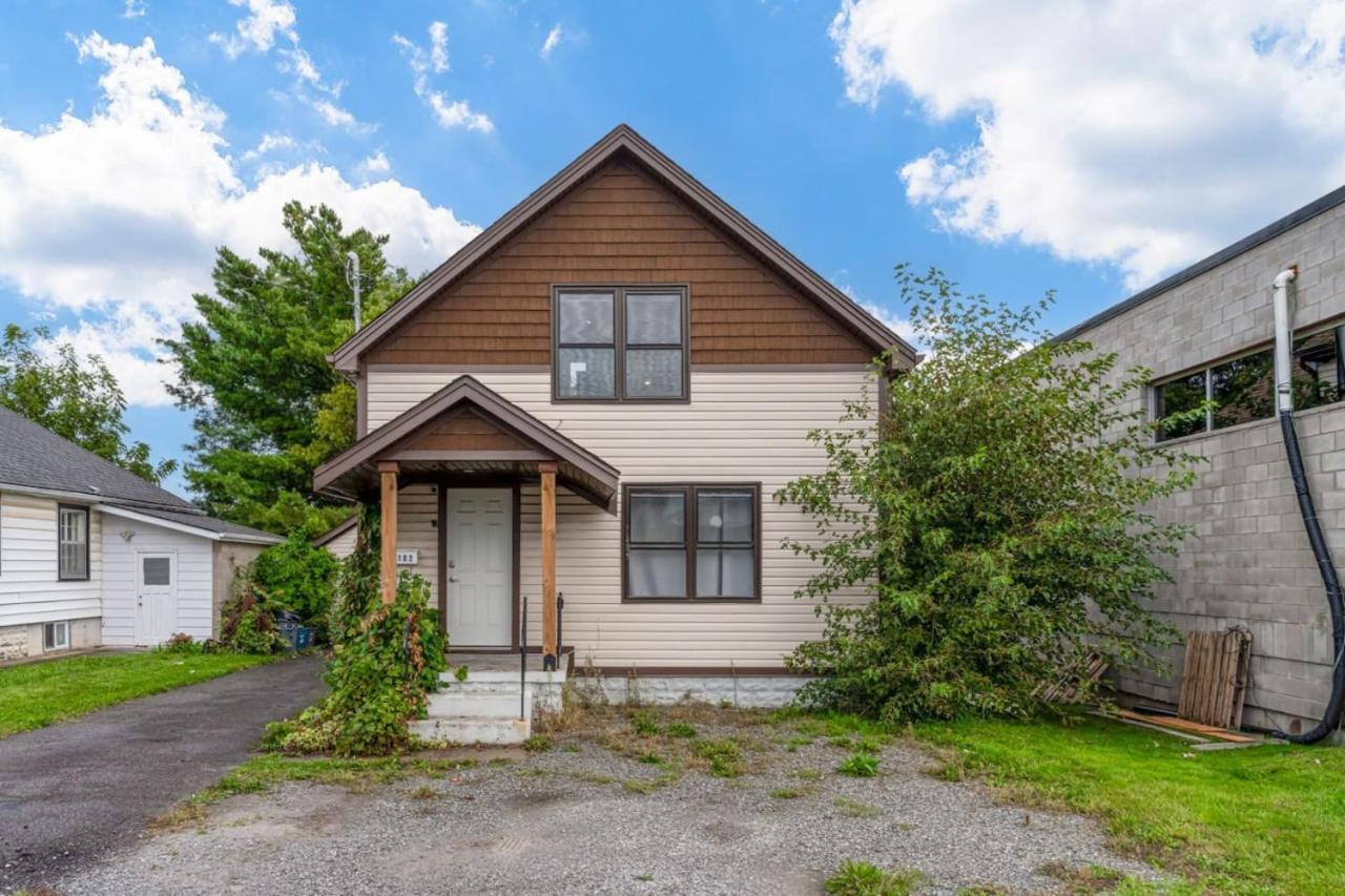 Cozy 1BR House in Central Niagara Escape