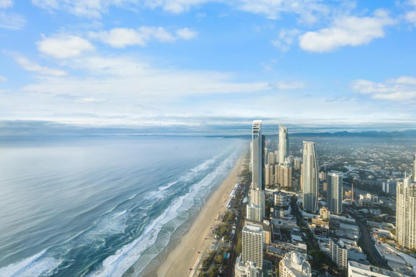 The Ocean - Beachfront 72F 3Bedroom Skyhome Ocean Views with Parking & Resort Facilities
