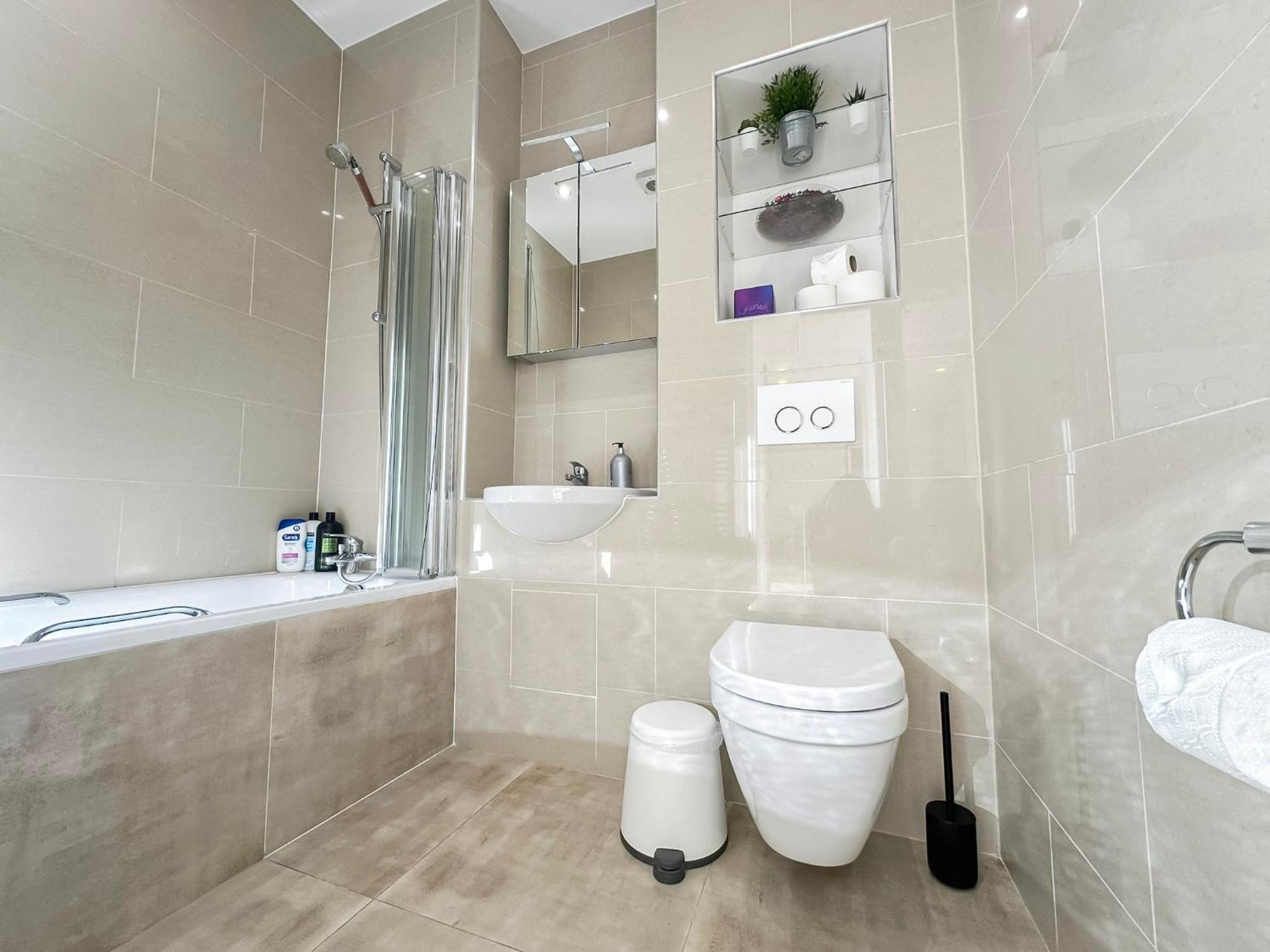 Contemporary Apartments with Private Balconies in Hoxton near Shoreditch, Old Street, Islington by NourNest Apartments