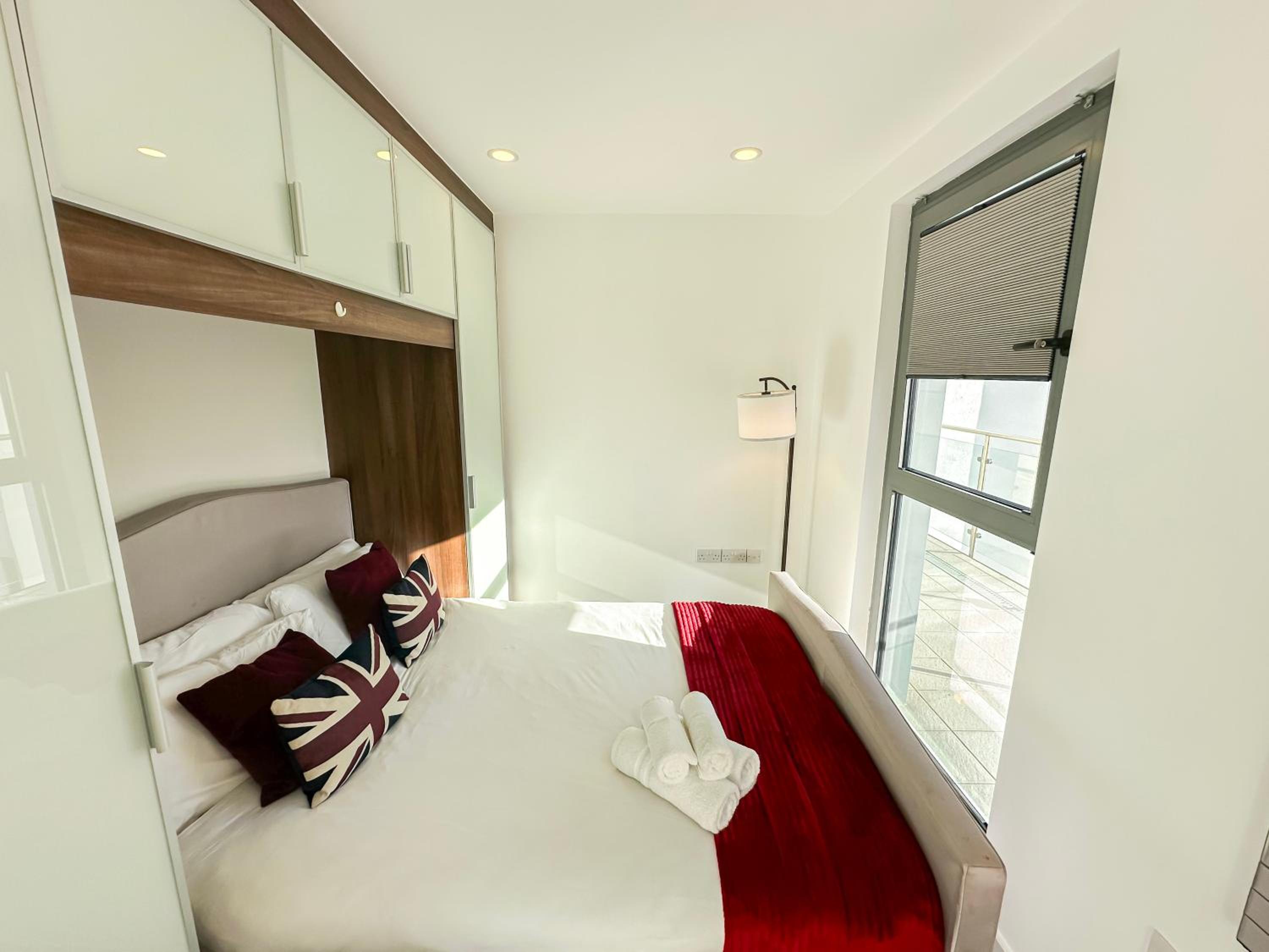 Contemporary Apartments with Private Balconies in Hoxton near Shoreditch, Old Street, Islington by NourNest Apartments