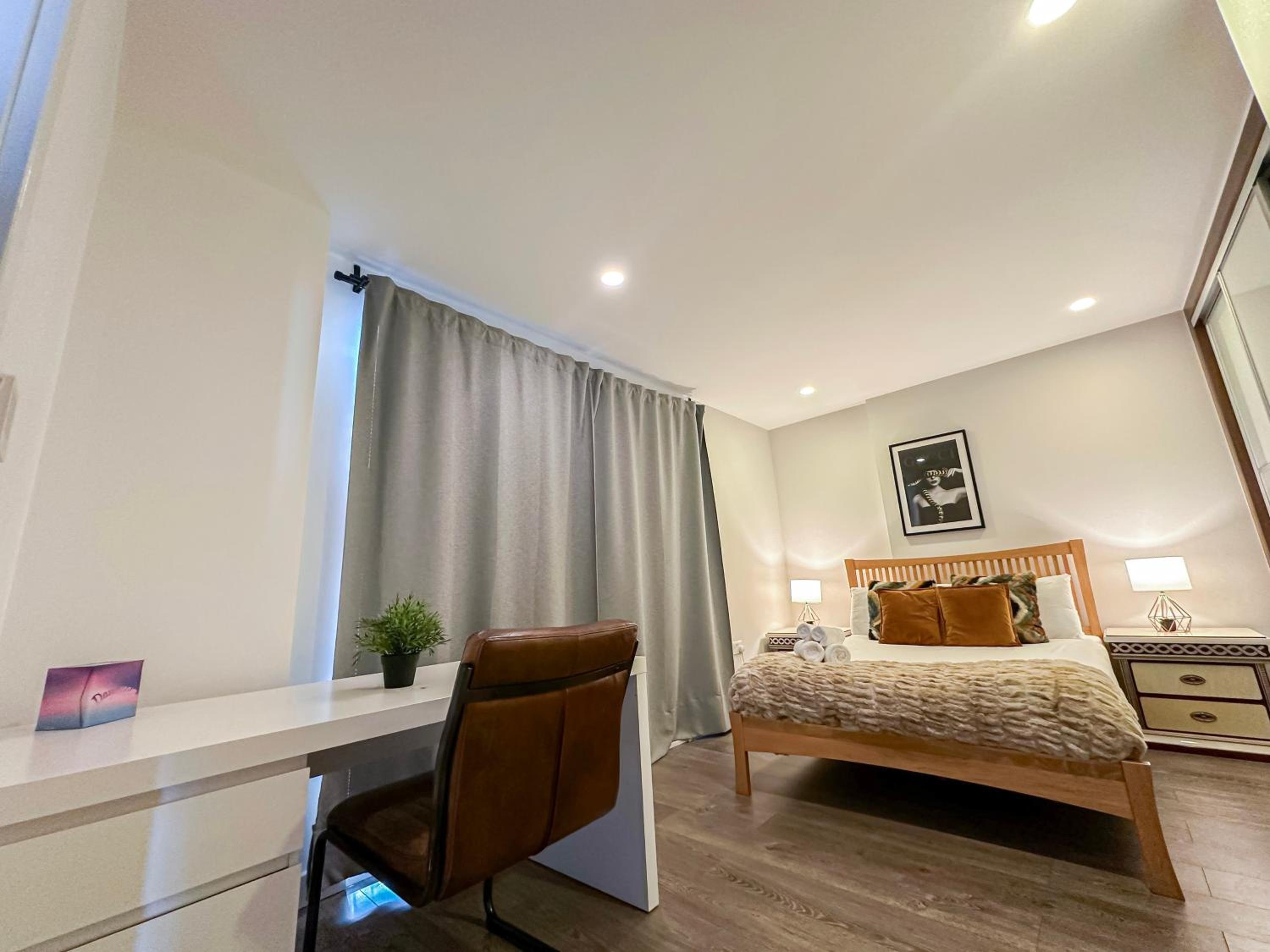 Contemporary Apartments with Private Balconies in Hoxton near Shoreditch, Old Street, Islington by NourNest Apartments