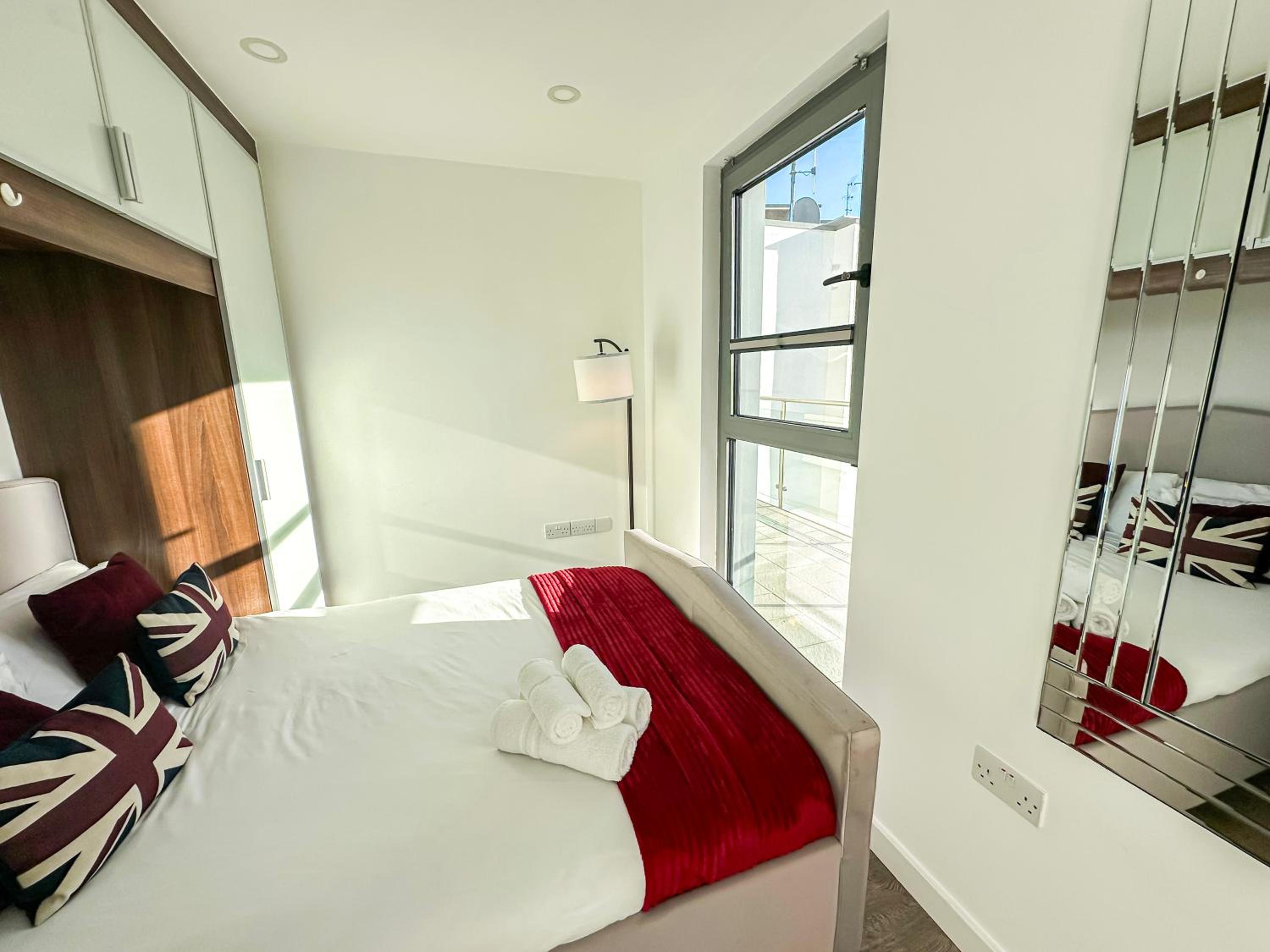 Contemporary Apartments with Private Balconies in Hoxton near Shoreditch, Old Street, Islington by NourNest Apartments