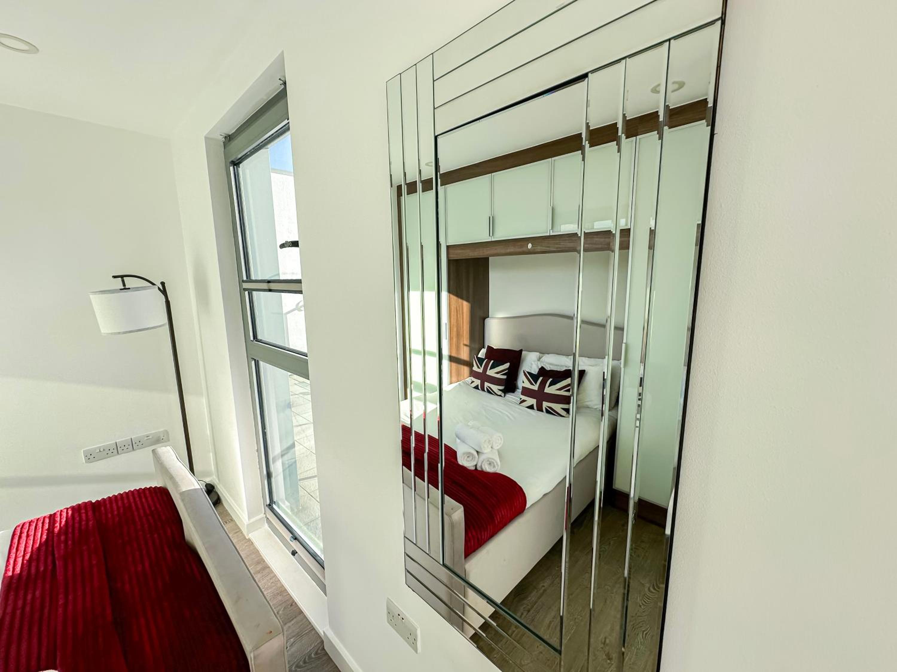 Contemporary Apartments with Private Balconies in Hoxton near Shoreditch, Old Street, Islington by NourNest Apartments