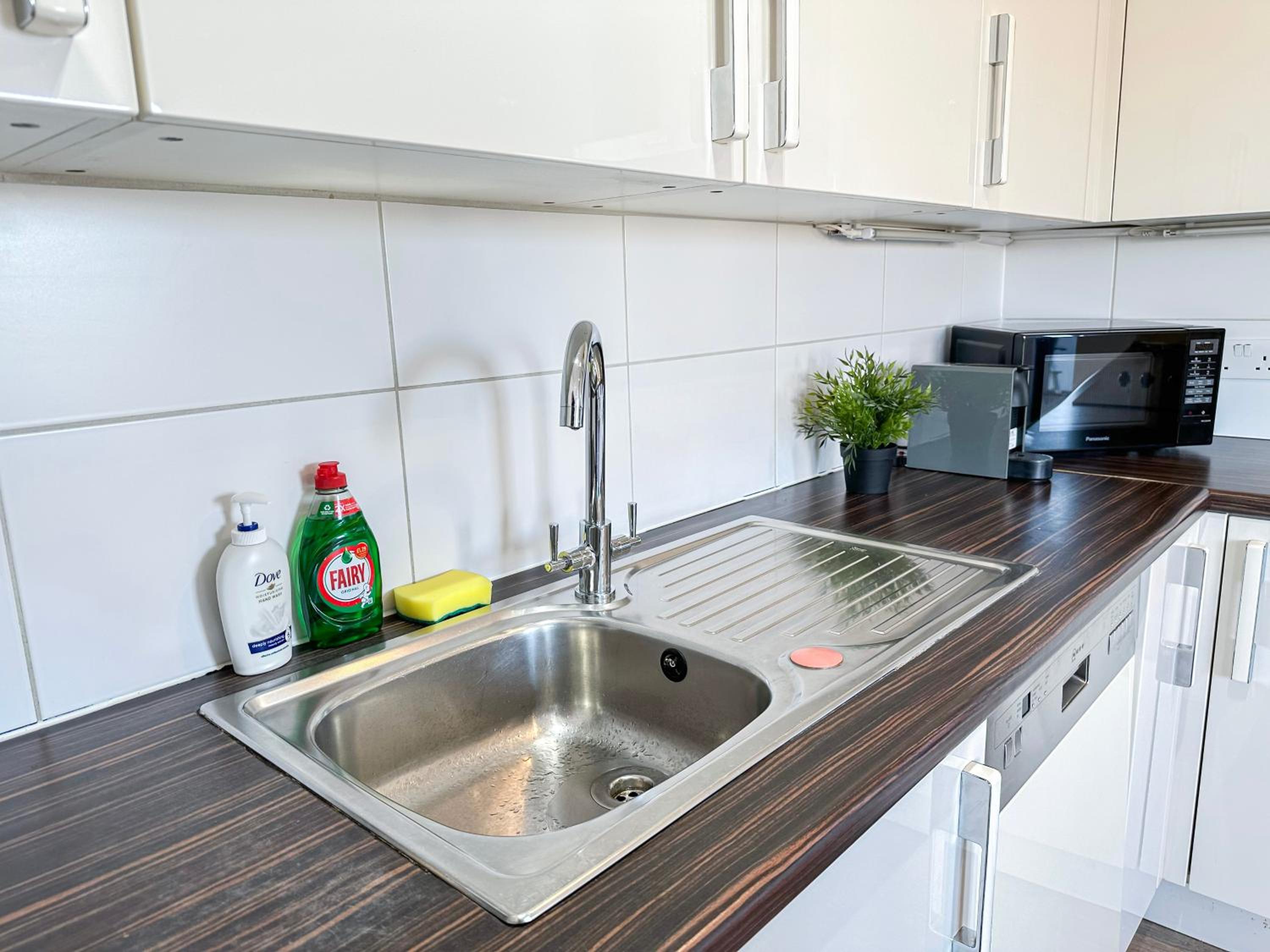 Contemporary Apartments with Private Balconies in Hoxton near Shoreditch, Old Street, Islington by NourNest Apartments