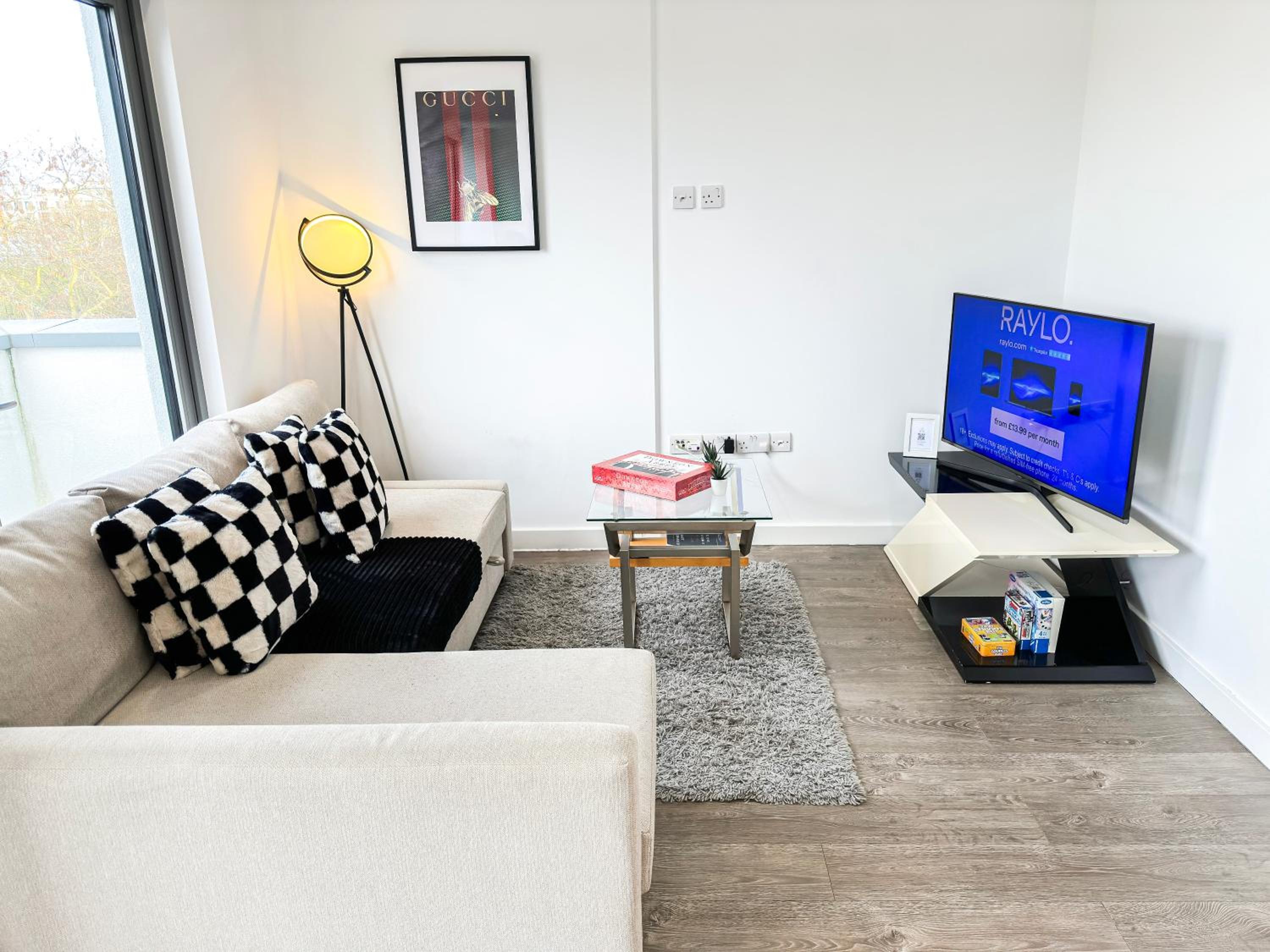 Contemporary Apartments with Private Balconies in Hoxton near Shoreditch, Old Street, Islington by NourNest Apartments