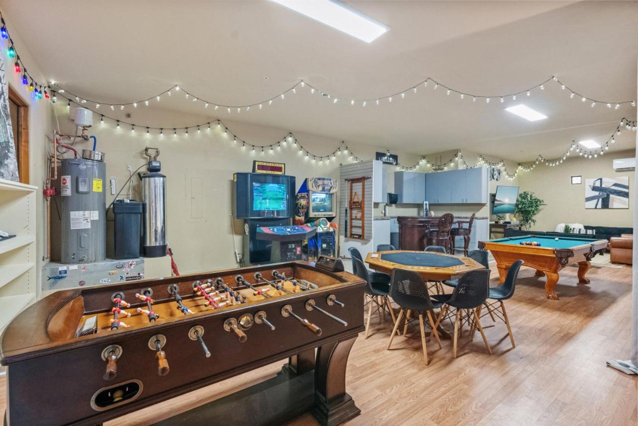 Sleeps 25 • Heated Pool and Spa • Pickleball Court view 5