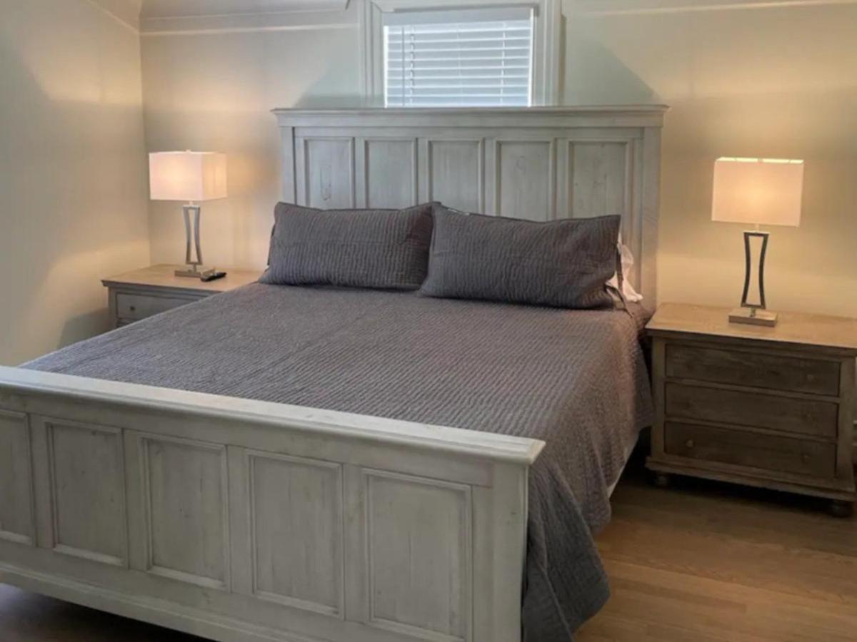 Downtown Birmingham Modern 2-Bedroom Gem view 5
