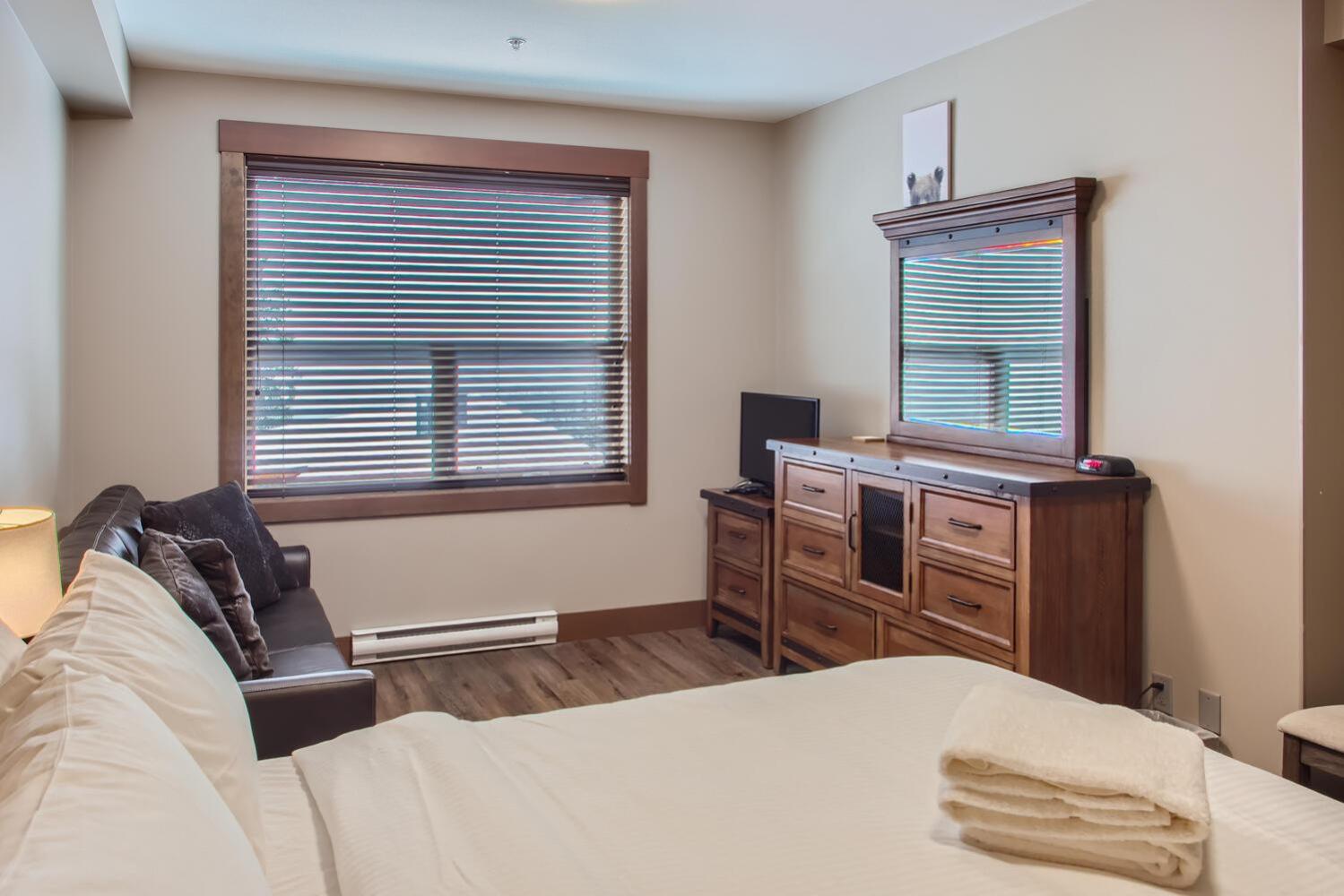 Stonegate Resort Unit B102